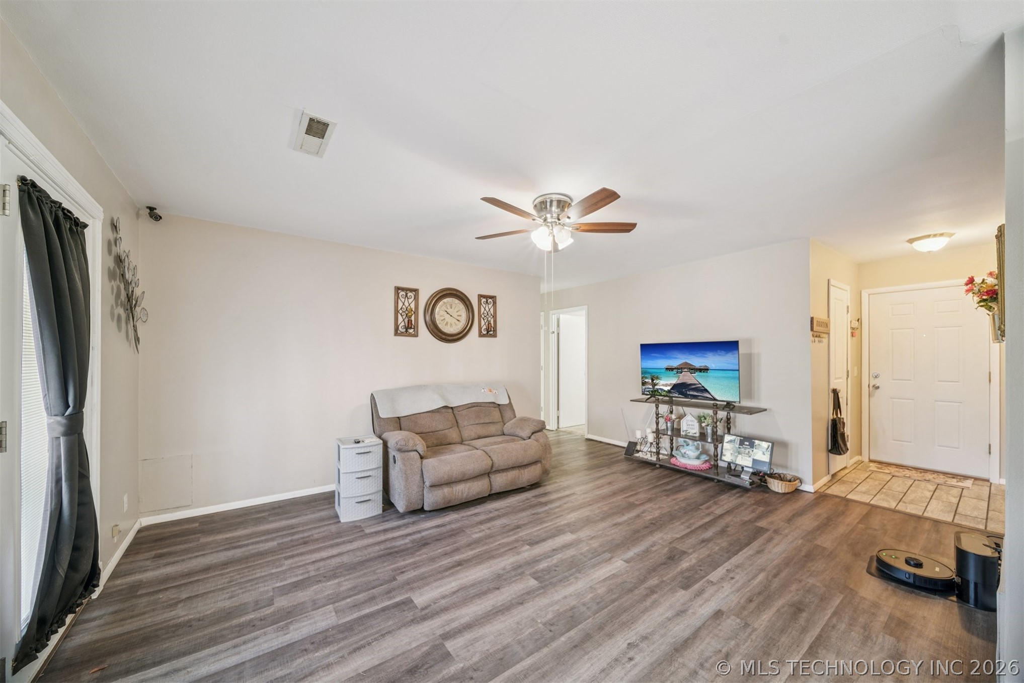 606 E Toledo Place Property Photo 5