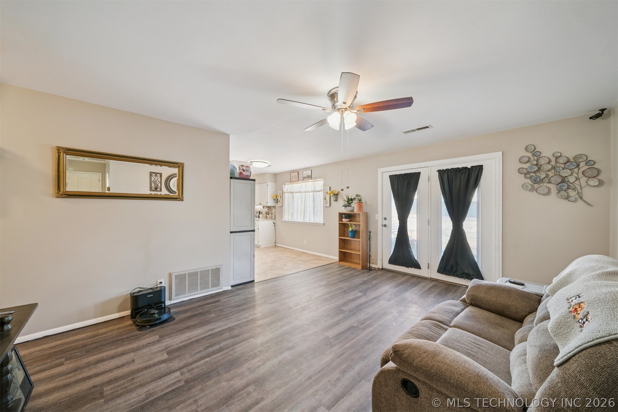 606 E Toledo Place Property Photo 6