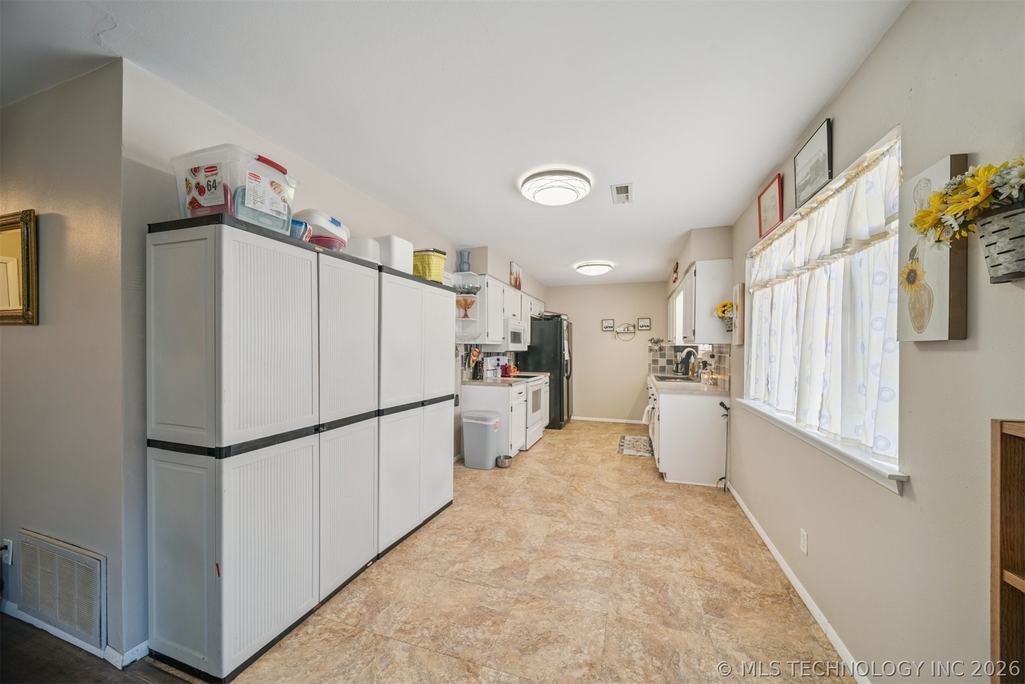 606 E Toledo Place Property Photo 7