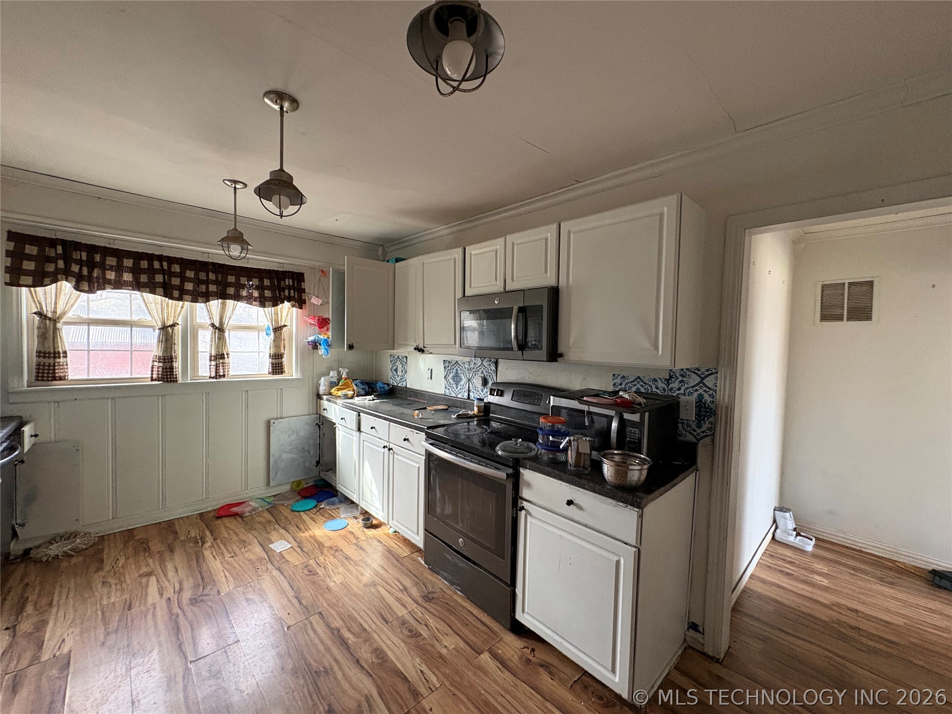 1307 S Madison Boulevard Property Photo 9
