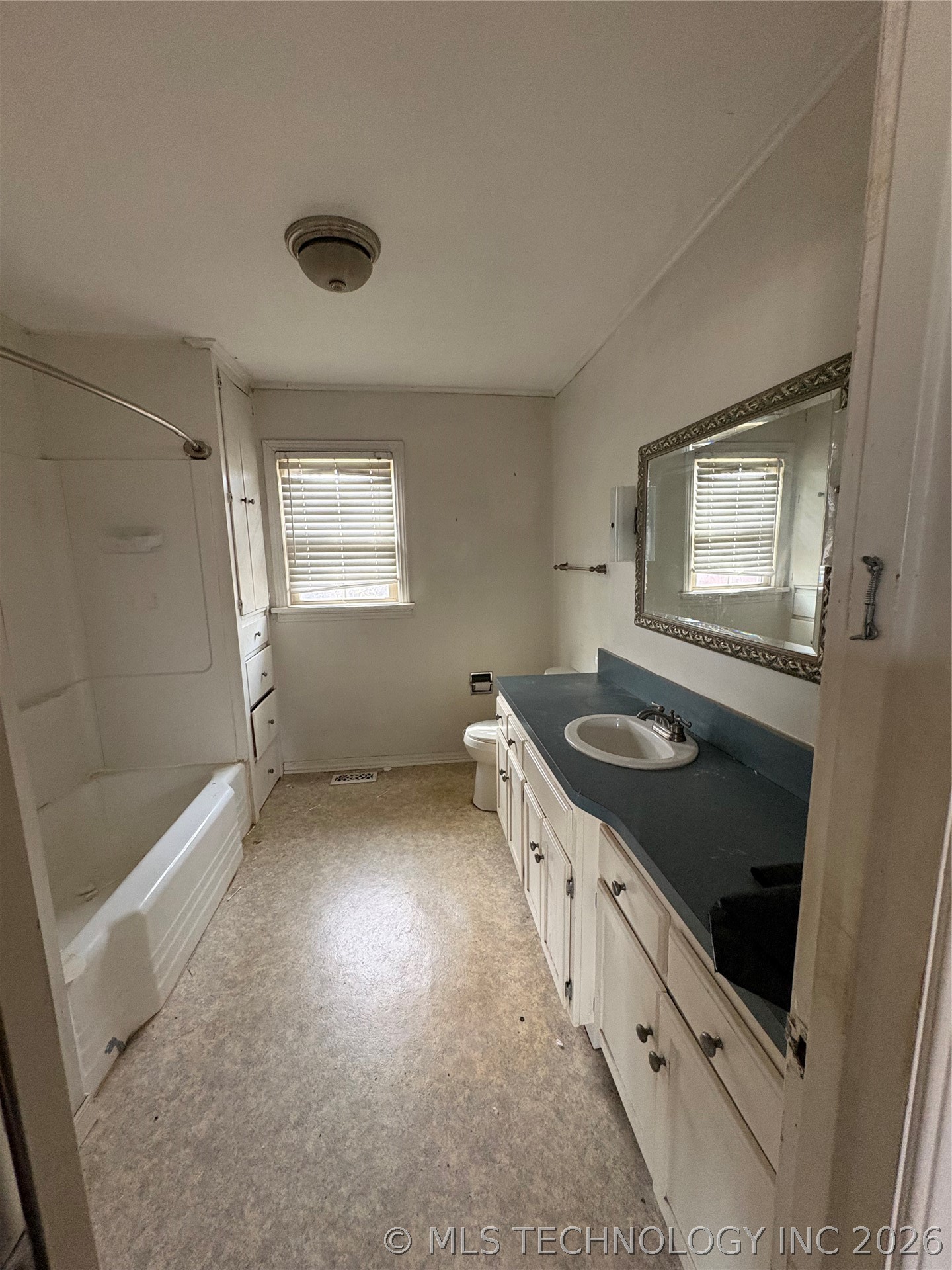 1307 S Madison Boulevard Property Photo 16