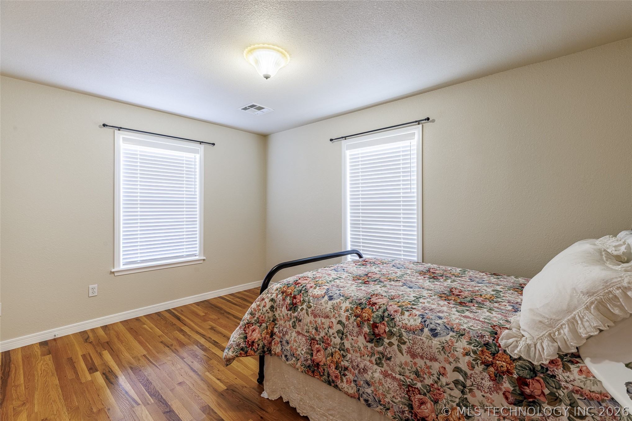 614 E 5th Street Property Photo 9