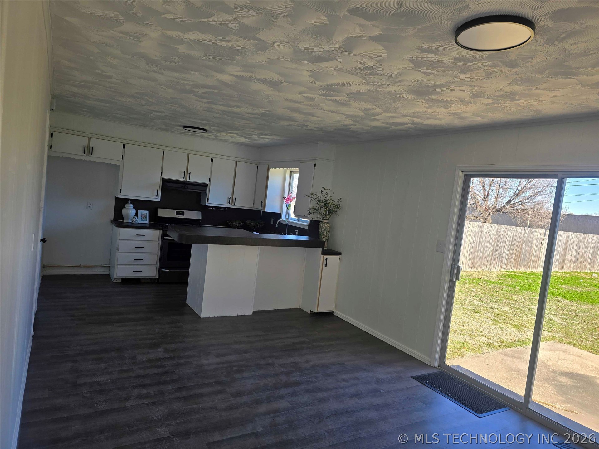 2155 S 104th East Avenue Property Photo 6