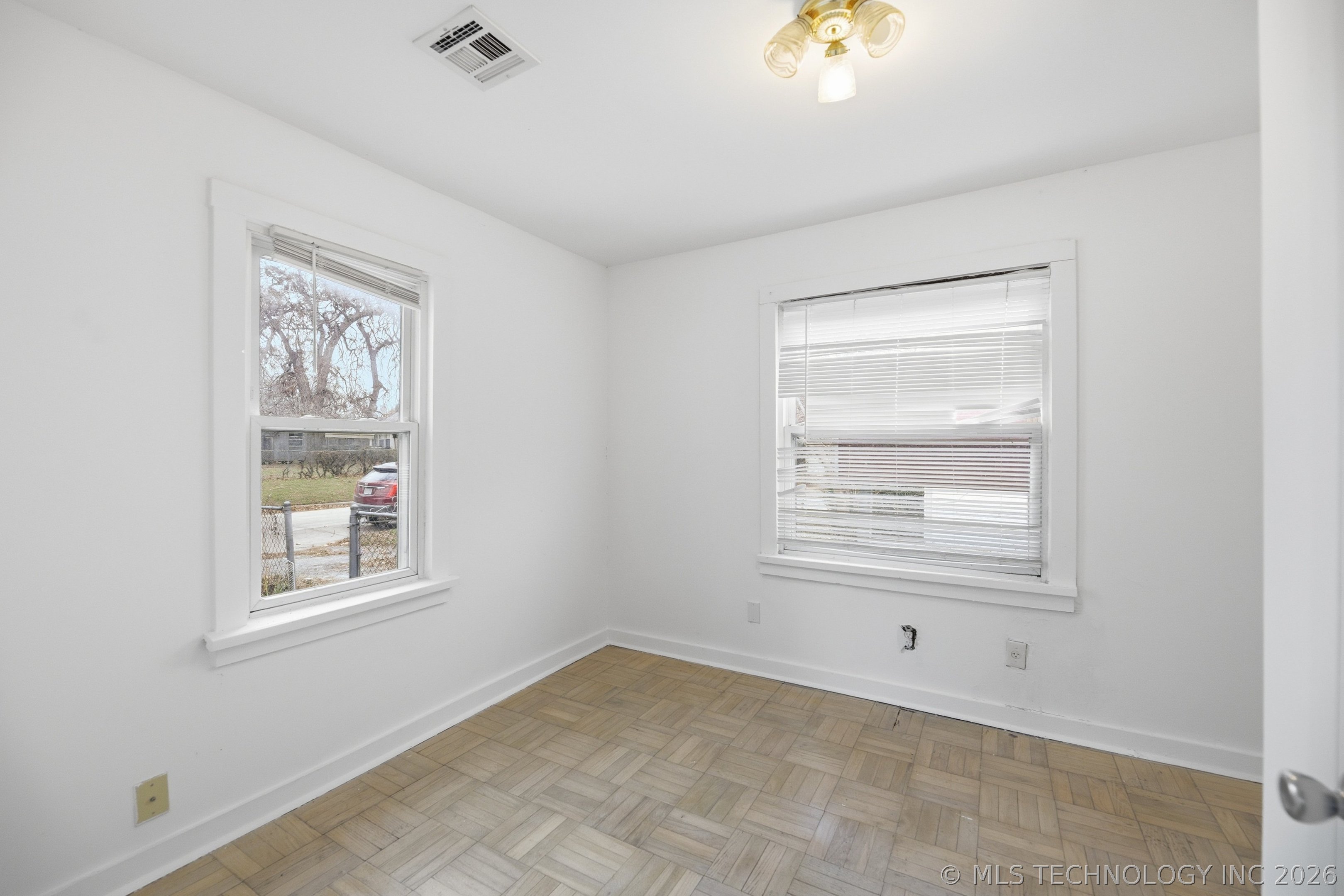 815 N Oswego Avenue Property Photo 6