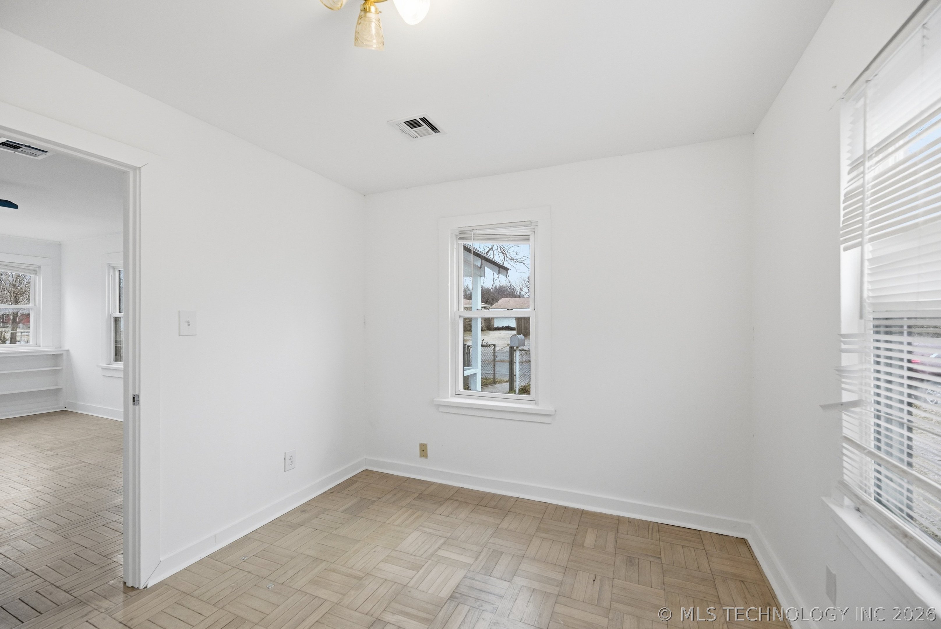 815 N Oswego Avenue Property Photo 7