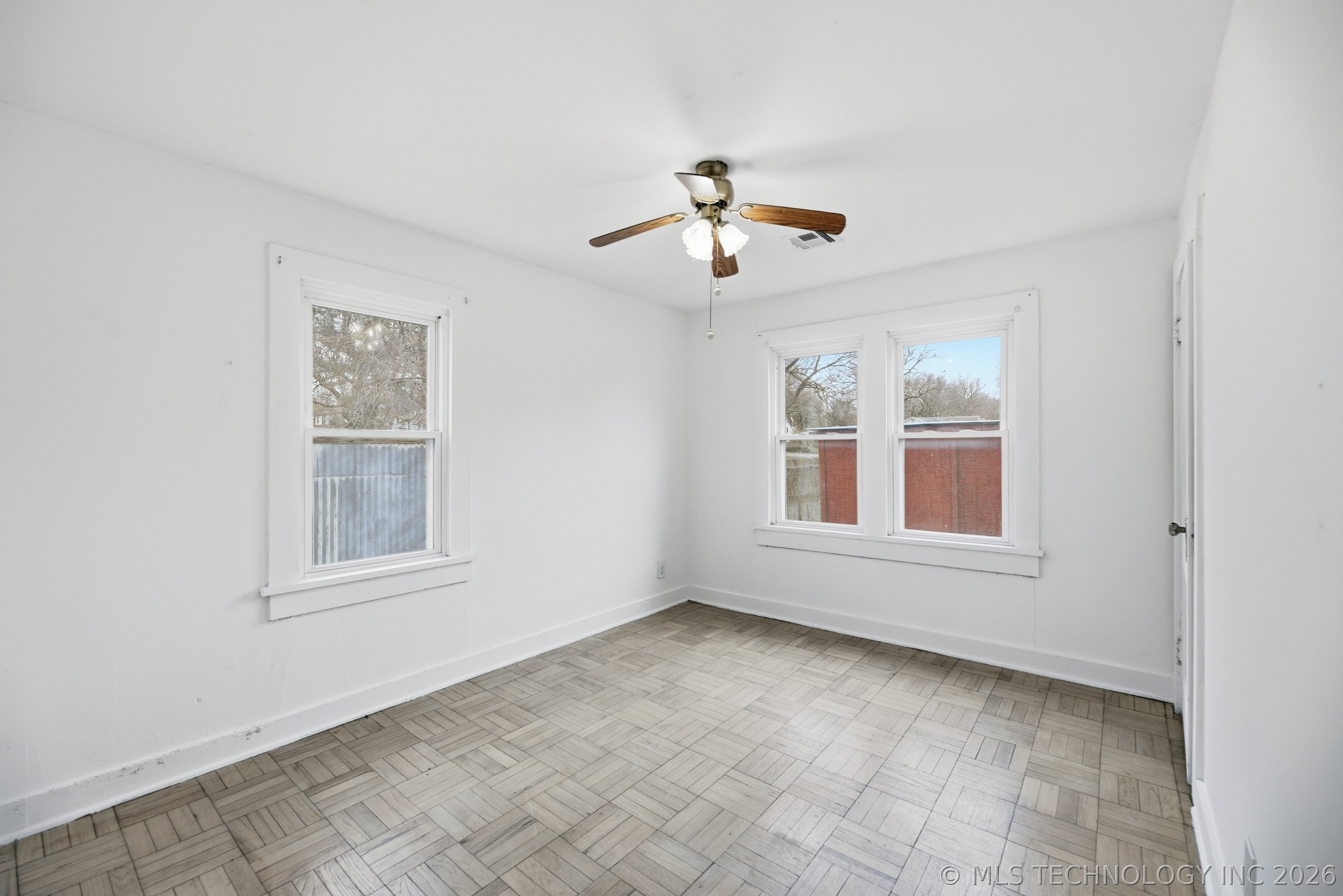 815 N Oswego Avenue Property Photo 8