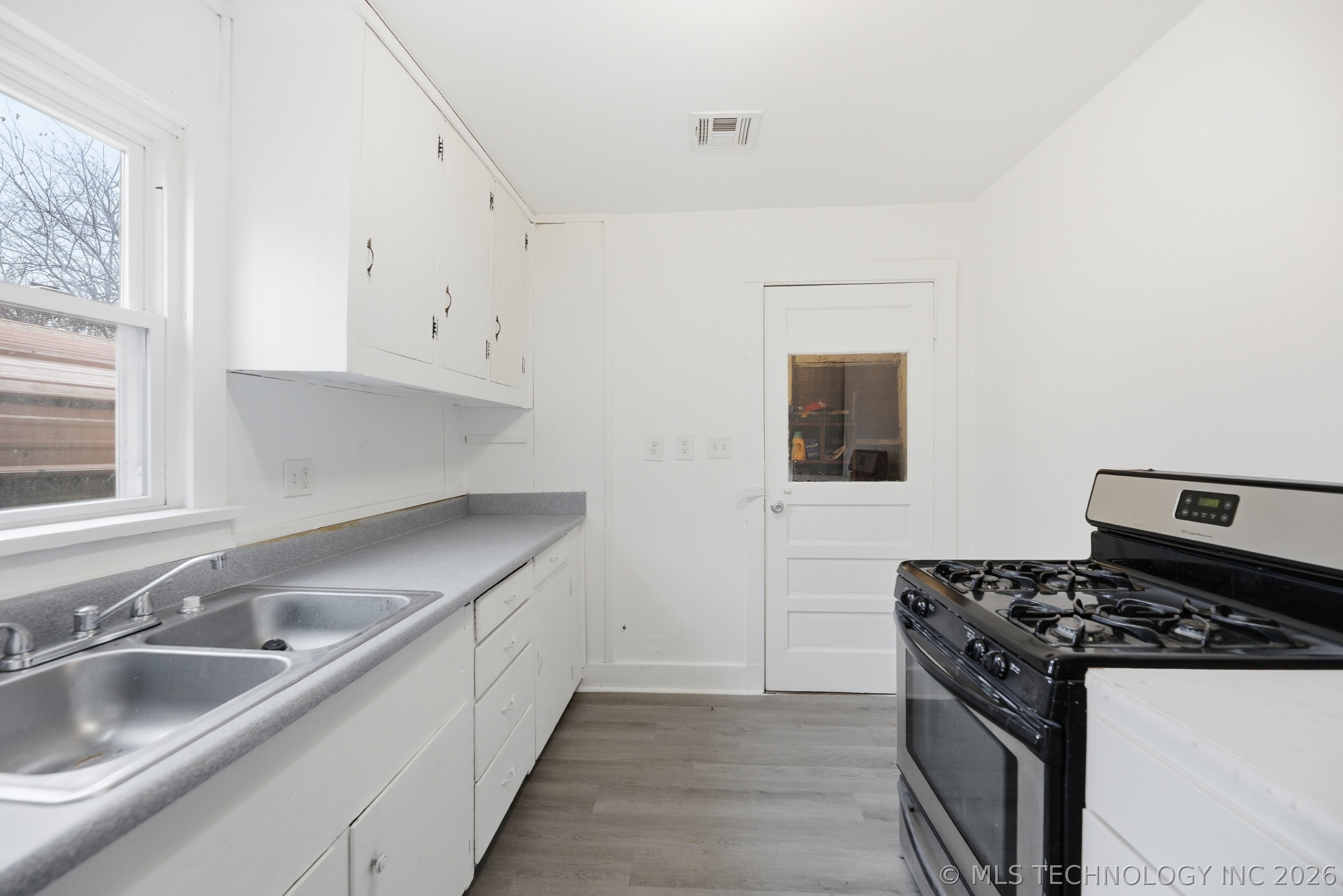 815 N Oswego Avenue Property Photo 10