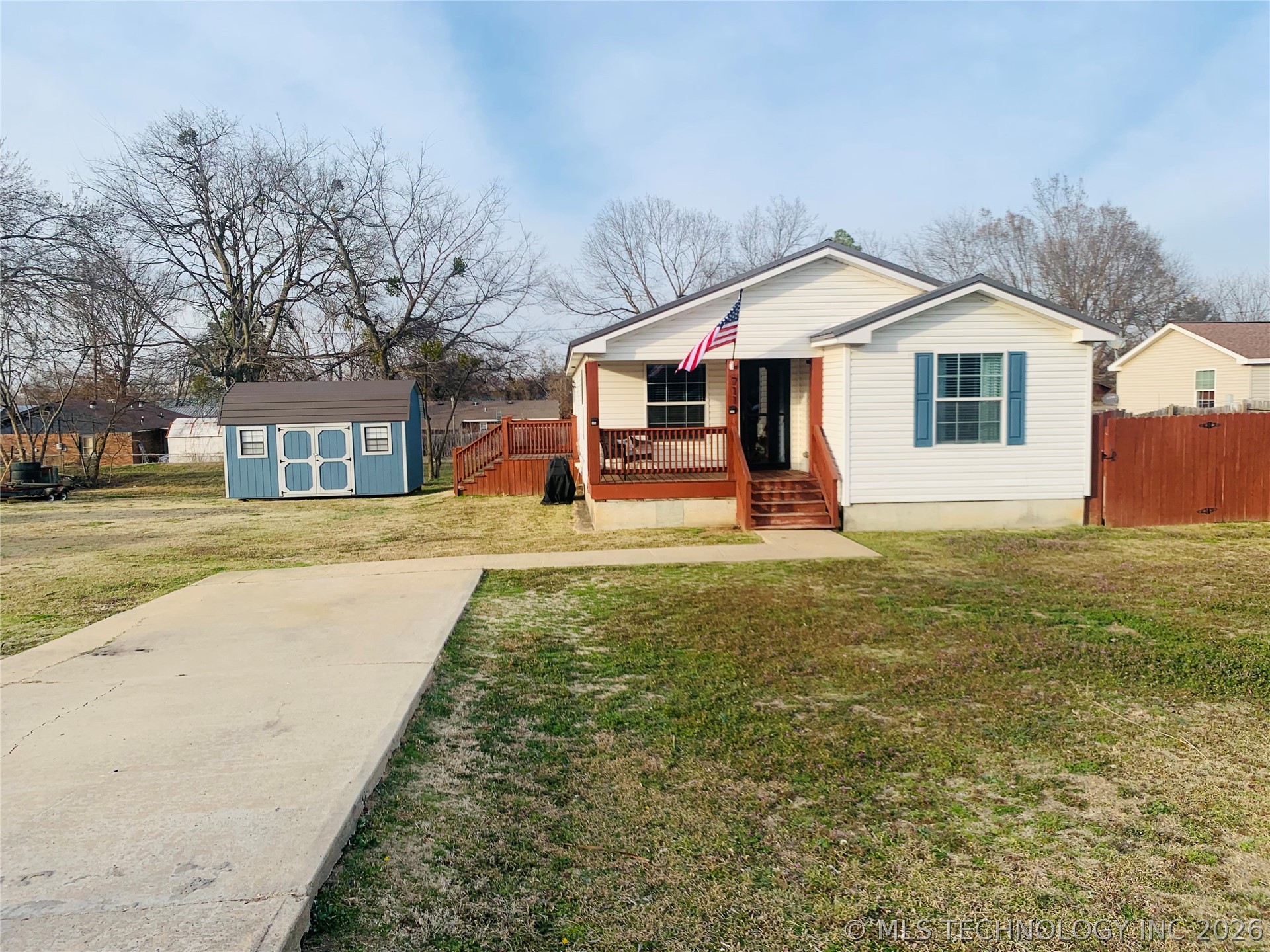 711 W Tyler Avenue Property Photo 3