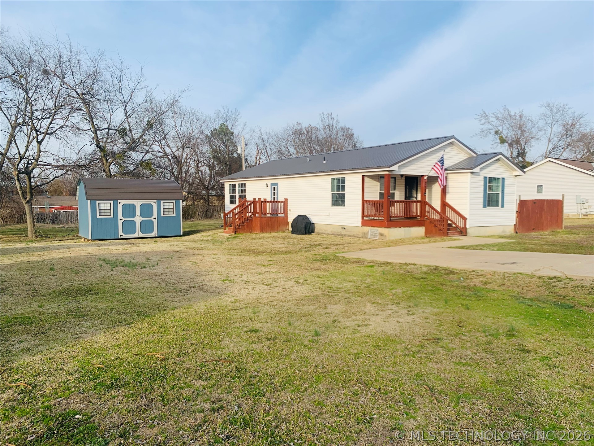 711 W Tyler Avenue Property Photo 4