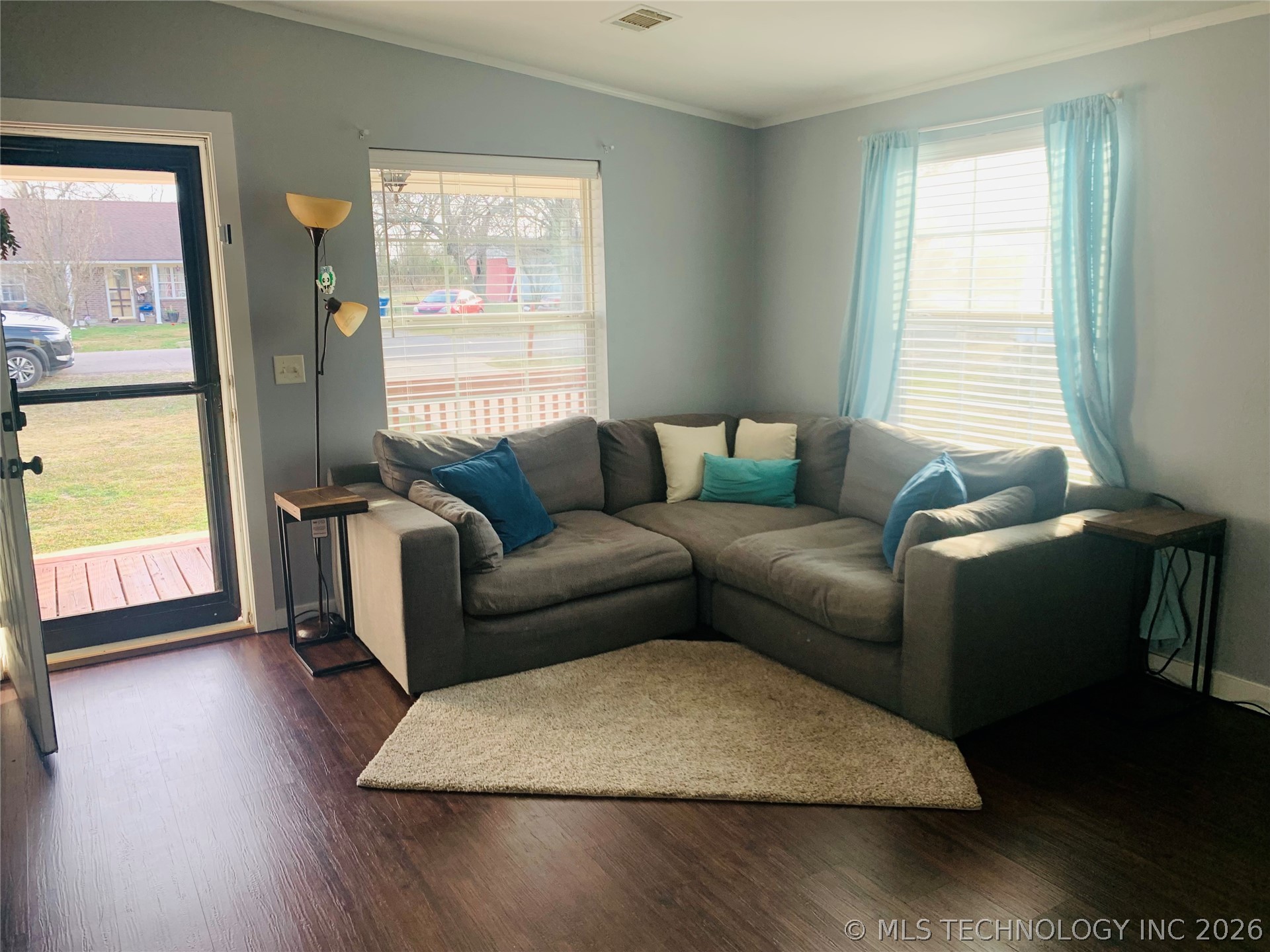 711 W Tyler Avenue Property Photo 8