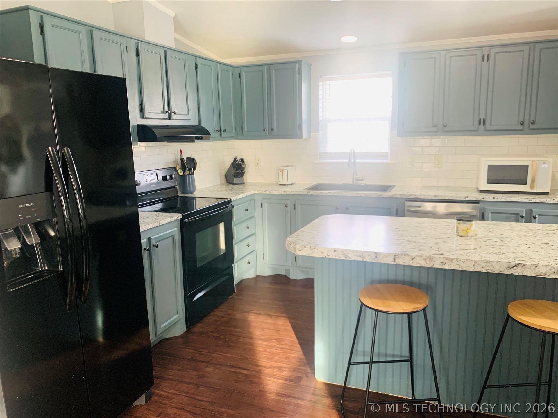 711 W Tyler Avenue Property Photo 10