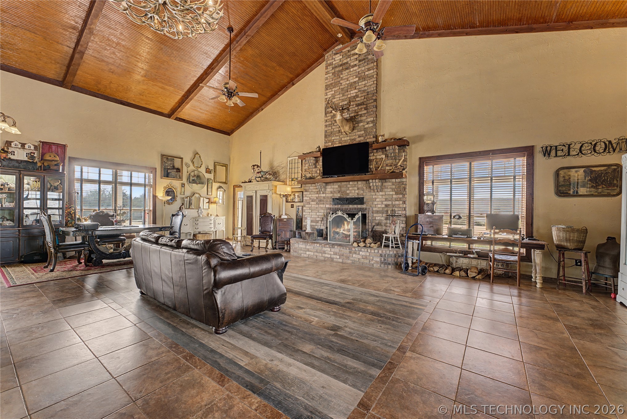 15875 New Lake Road Property Photo 4