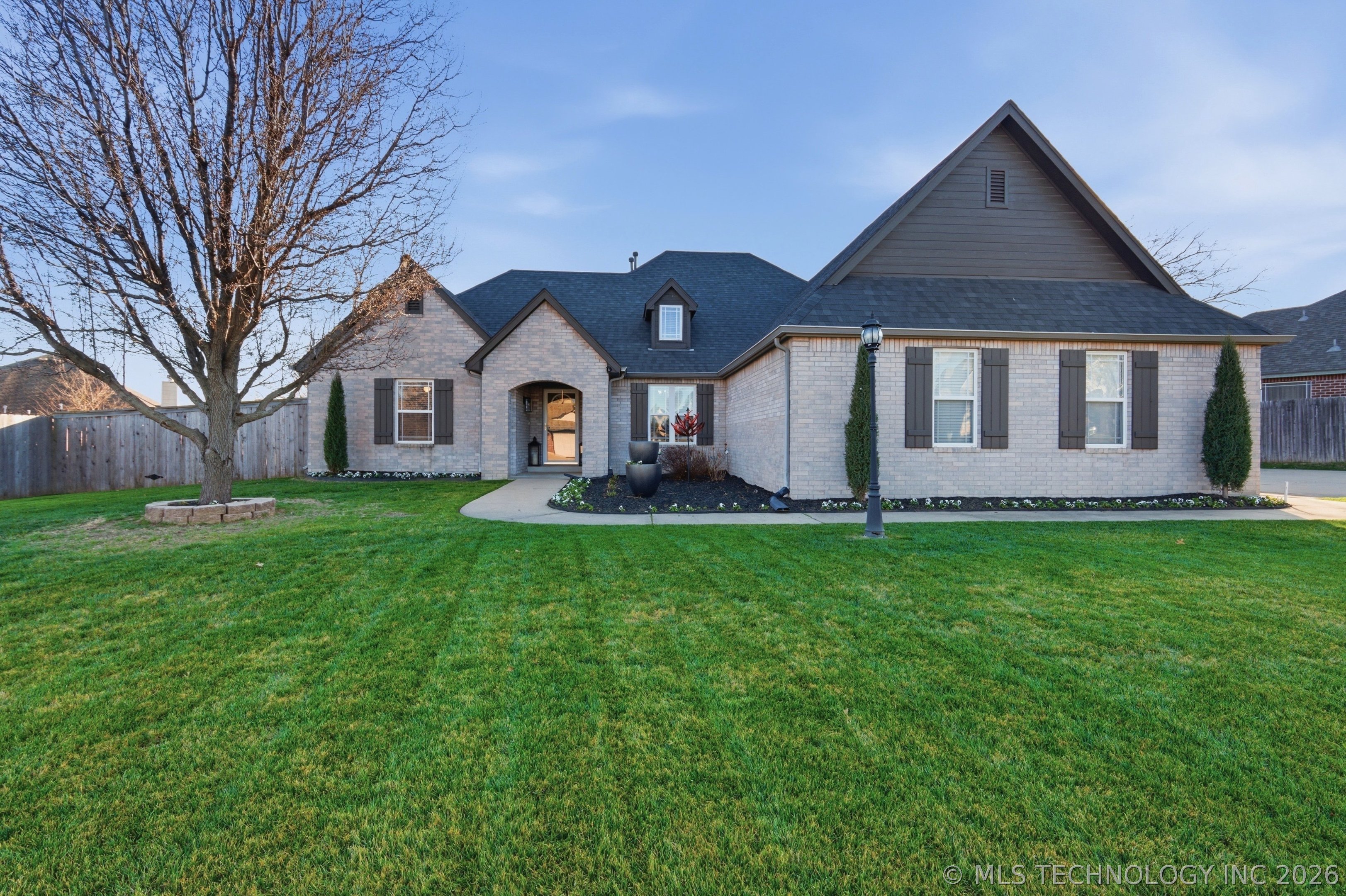 810 W 150th Street Property Photo 1