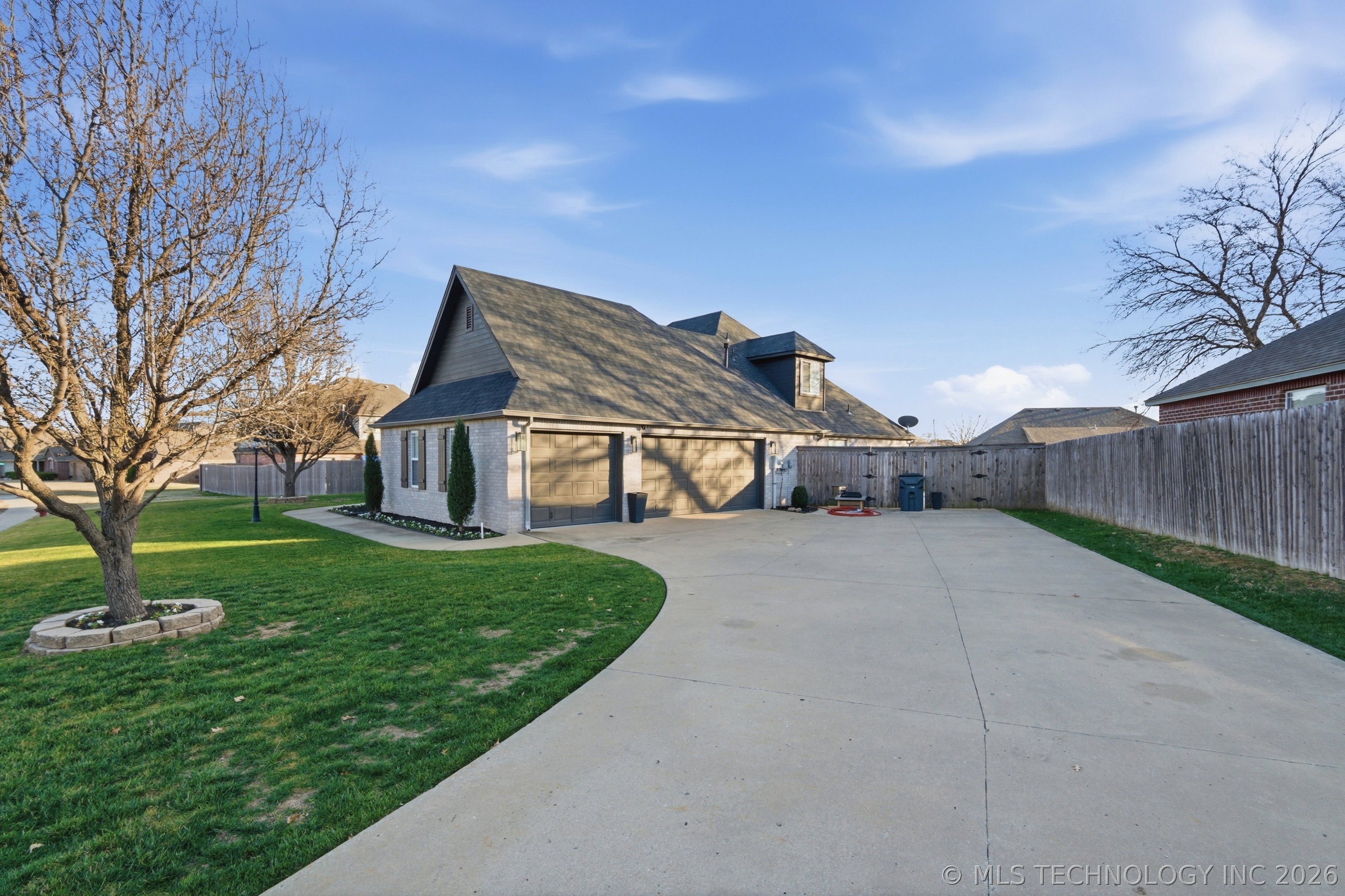 810 W 150th Street Property Photo 3