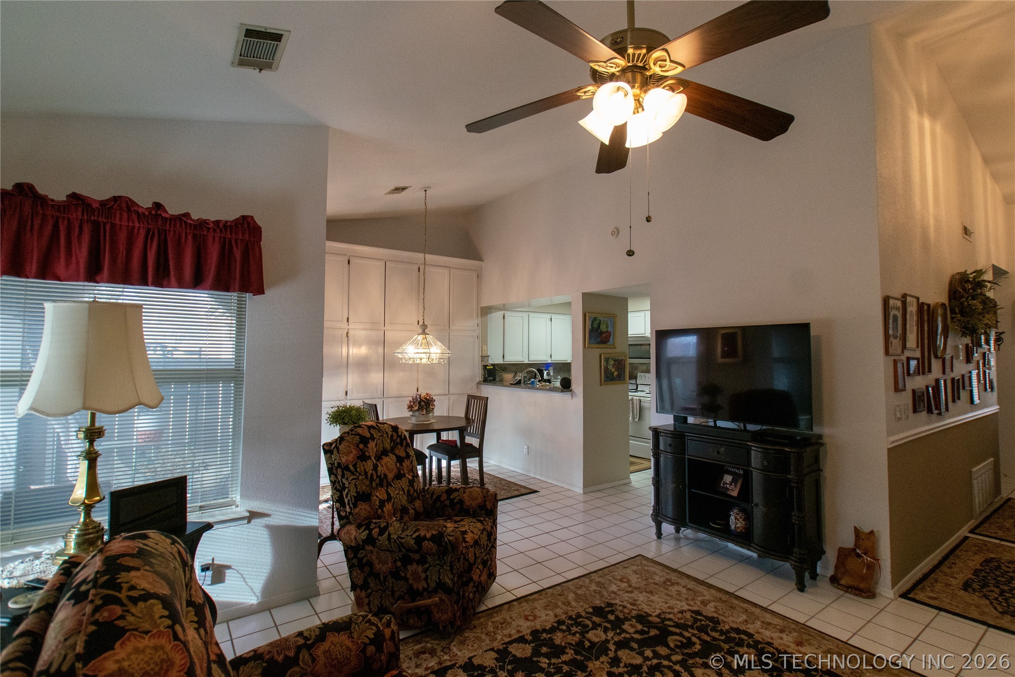3113 E 91st Place Property Photo 6
