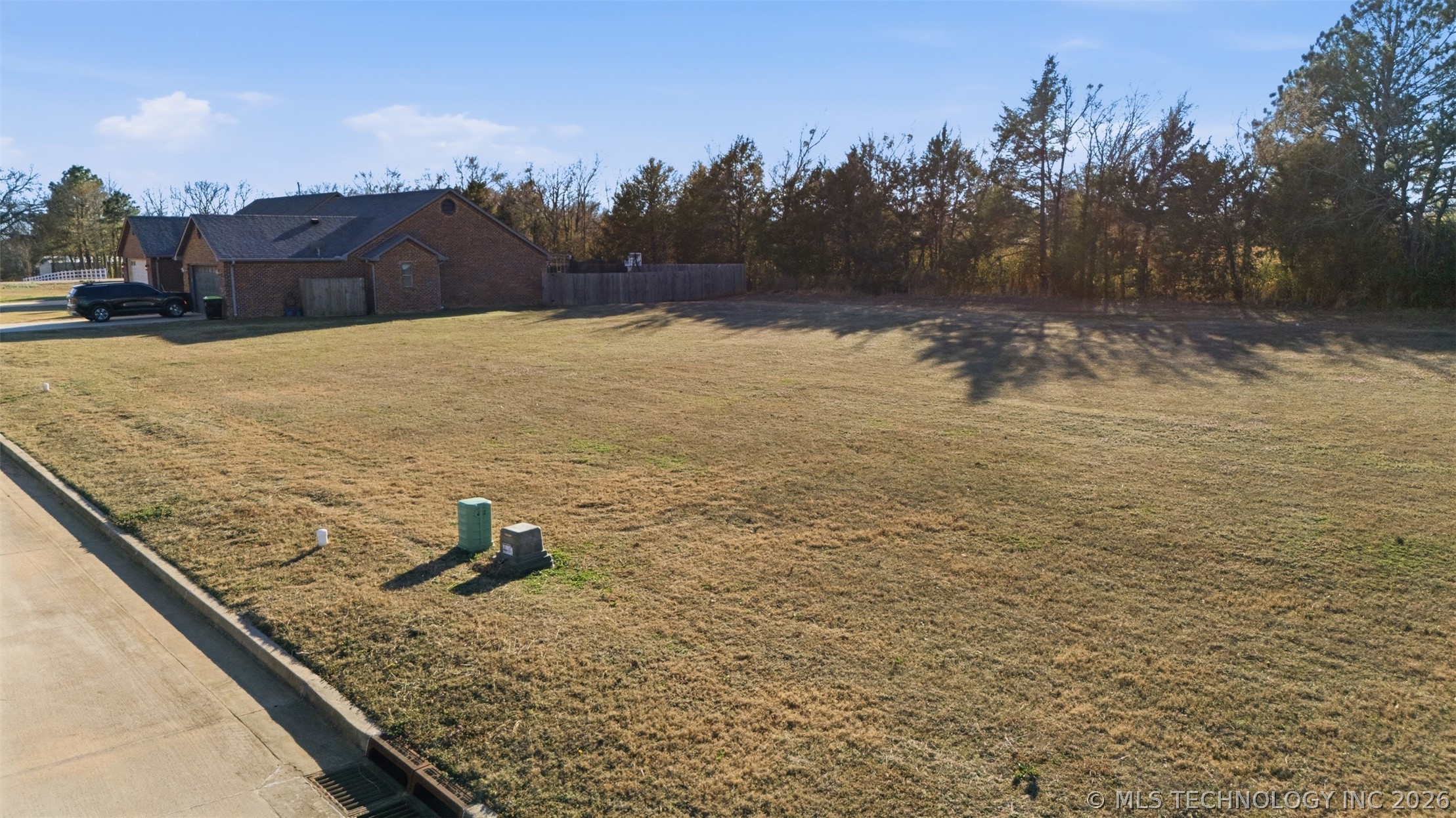 000 Derrick Lane Property Photo 32