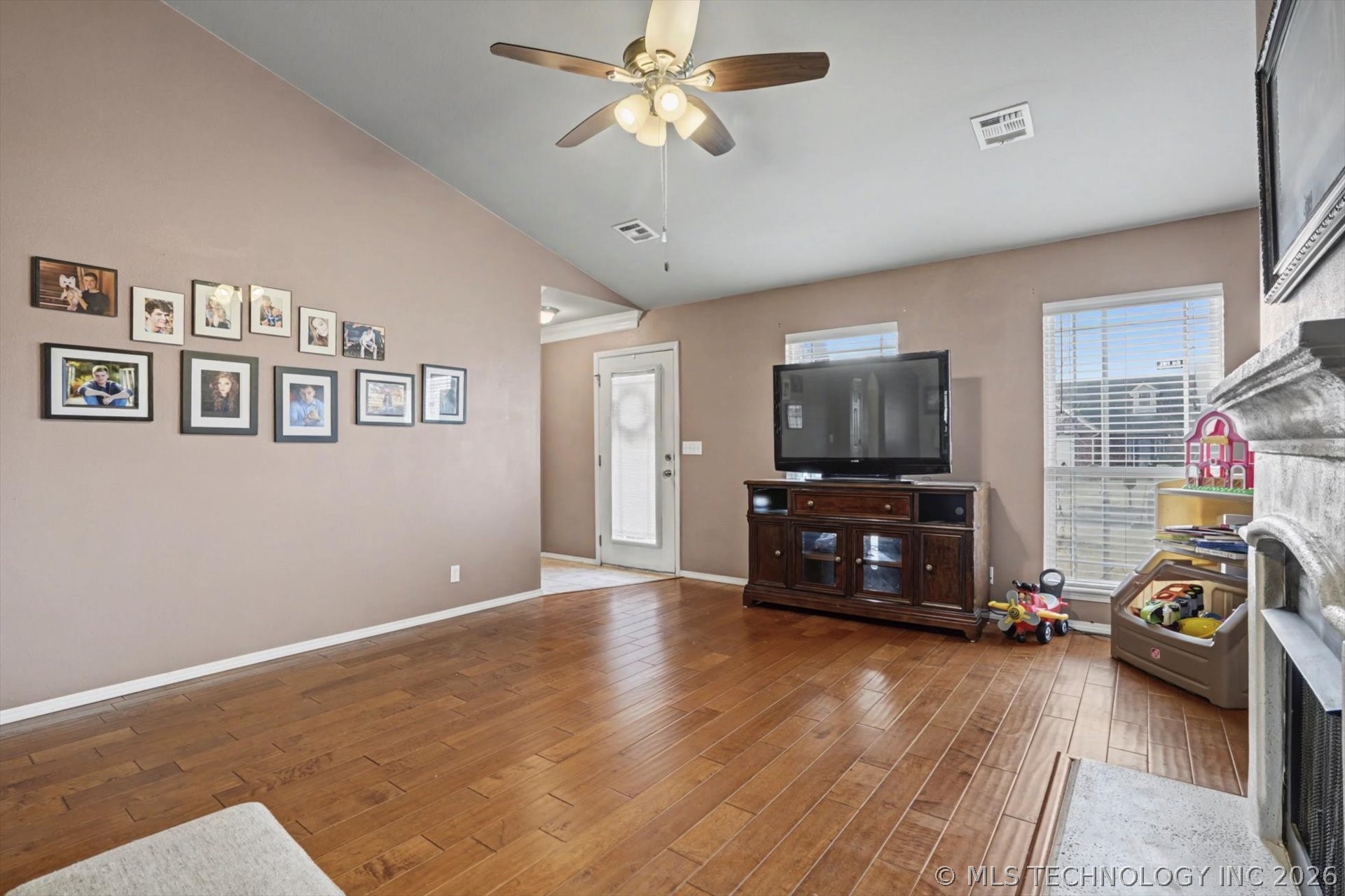 55 E Fairlane Court Property Photo 6