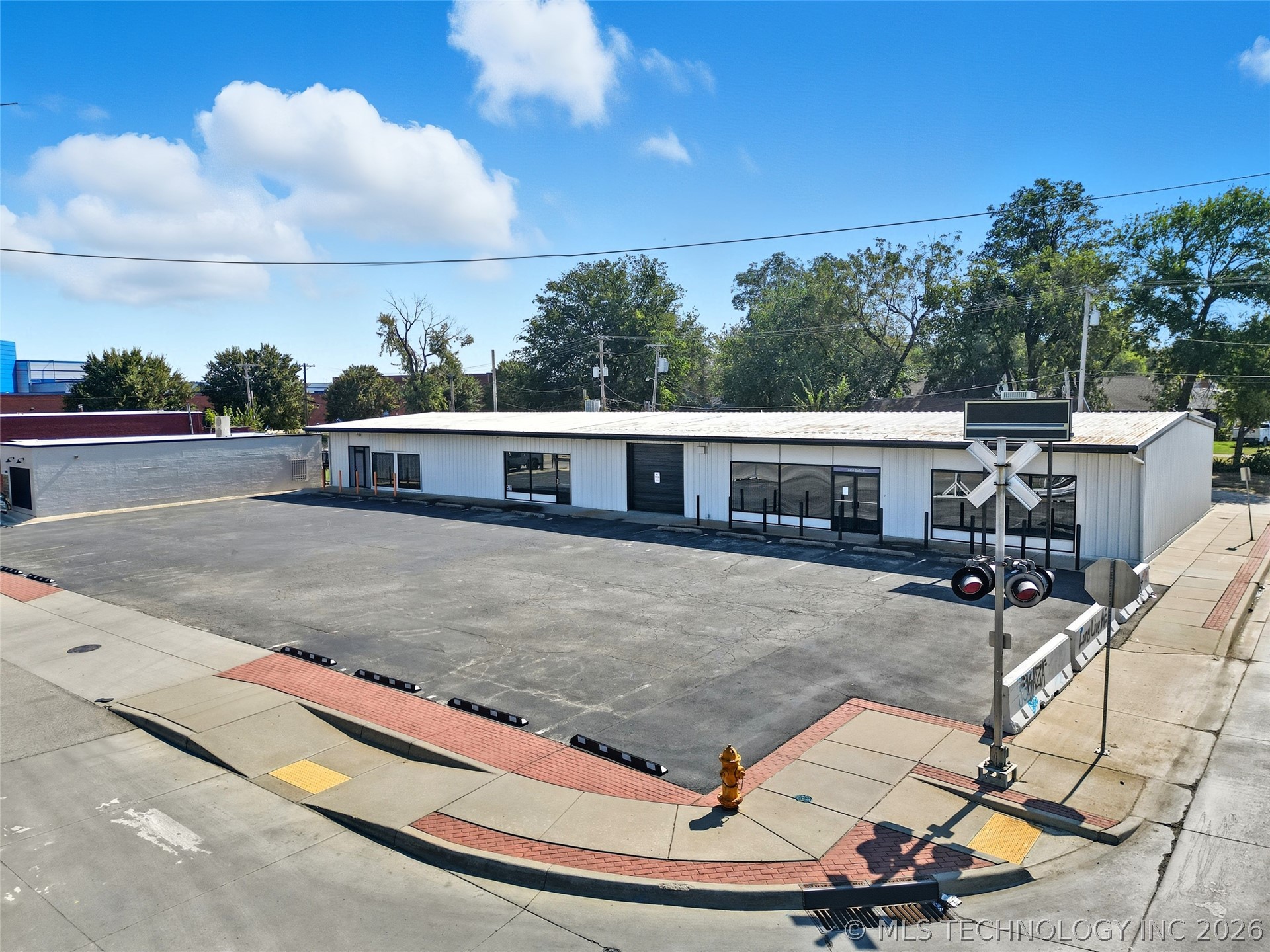 2422 W 41st Street Property Photo 1