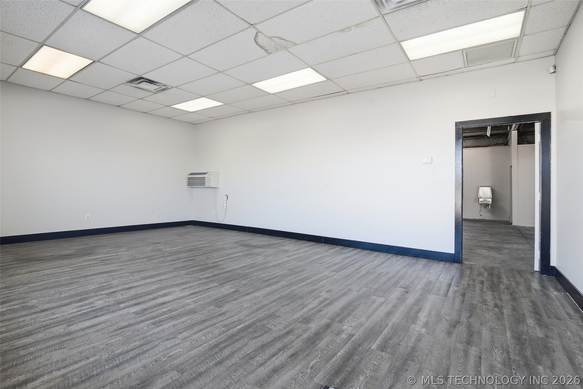 2422 W 41st Street Property Photo 7