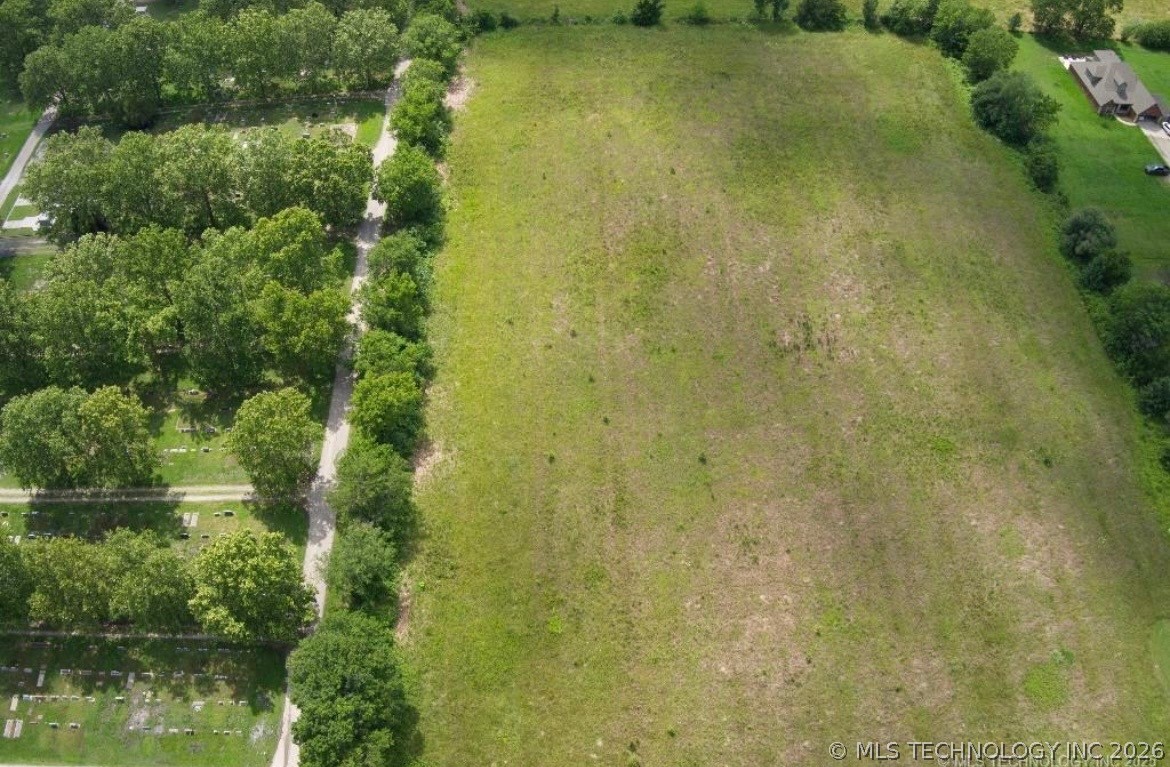 1140 S Pecan Street Property Photo 4