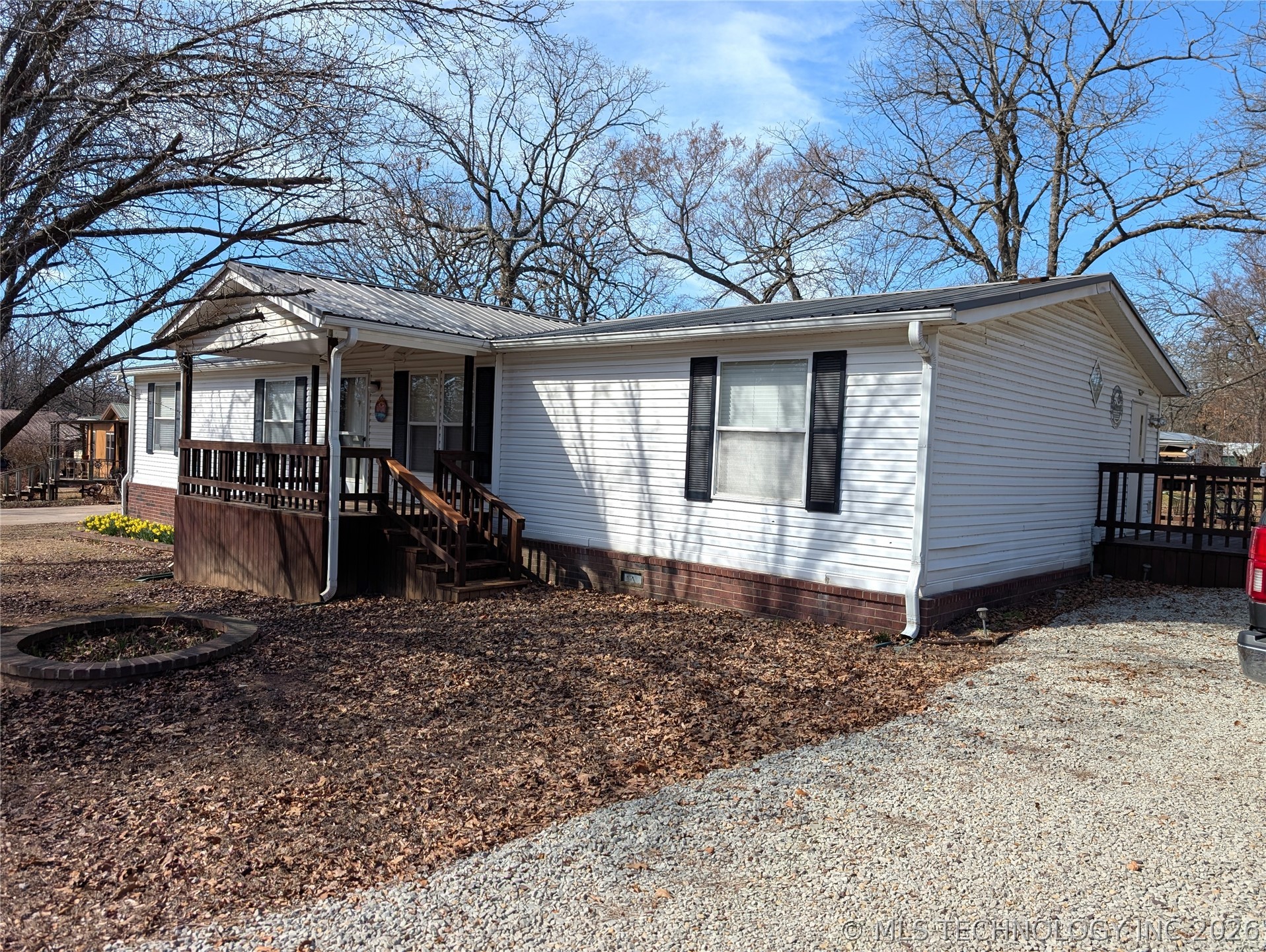 421189 E 1148 Road Property Photo 2