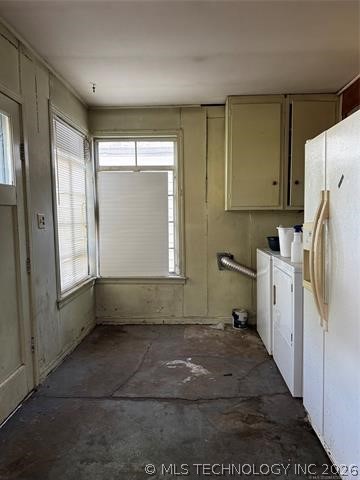 1562 S Hickory Avenue Property Photo 8