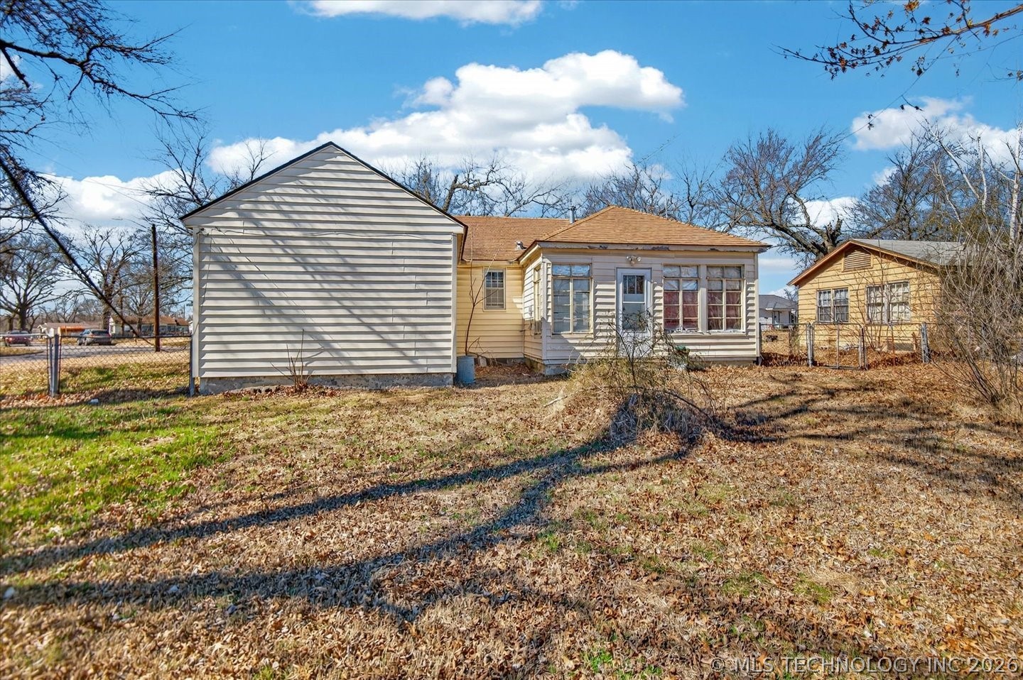 1562 S Hickory Avenue Property Photo 11