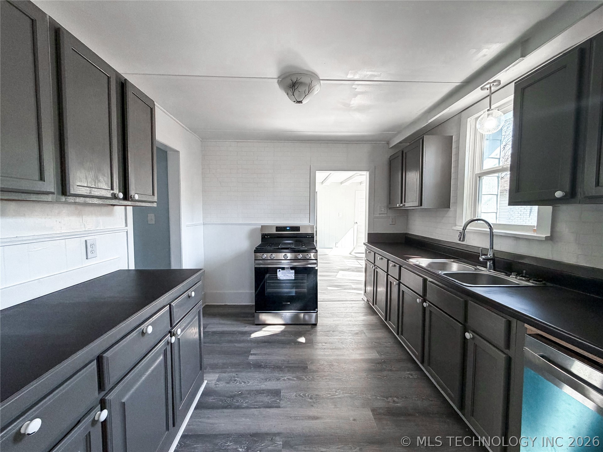 1305 Cherry Street Property Photo 8
