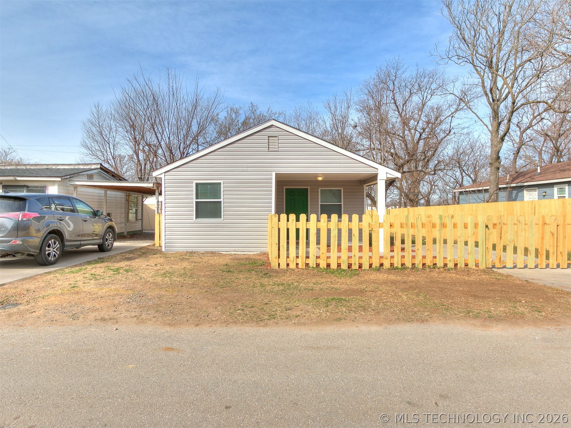 2320 N Atlanta Place Property Photo 1