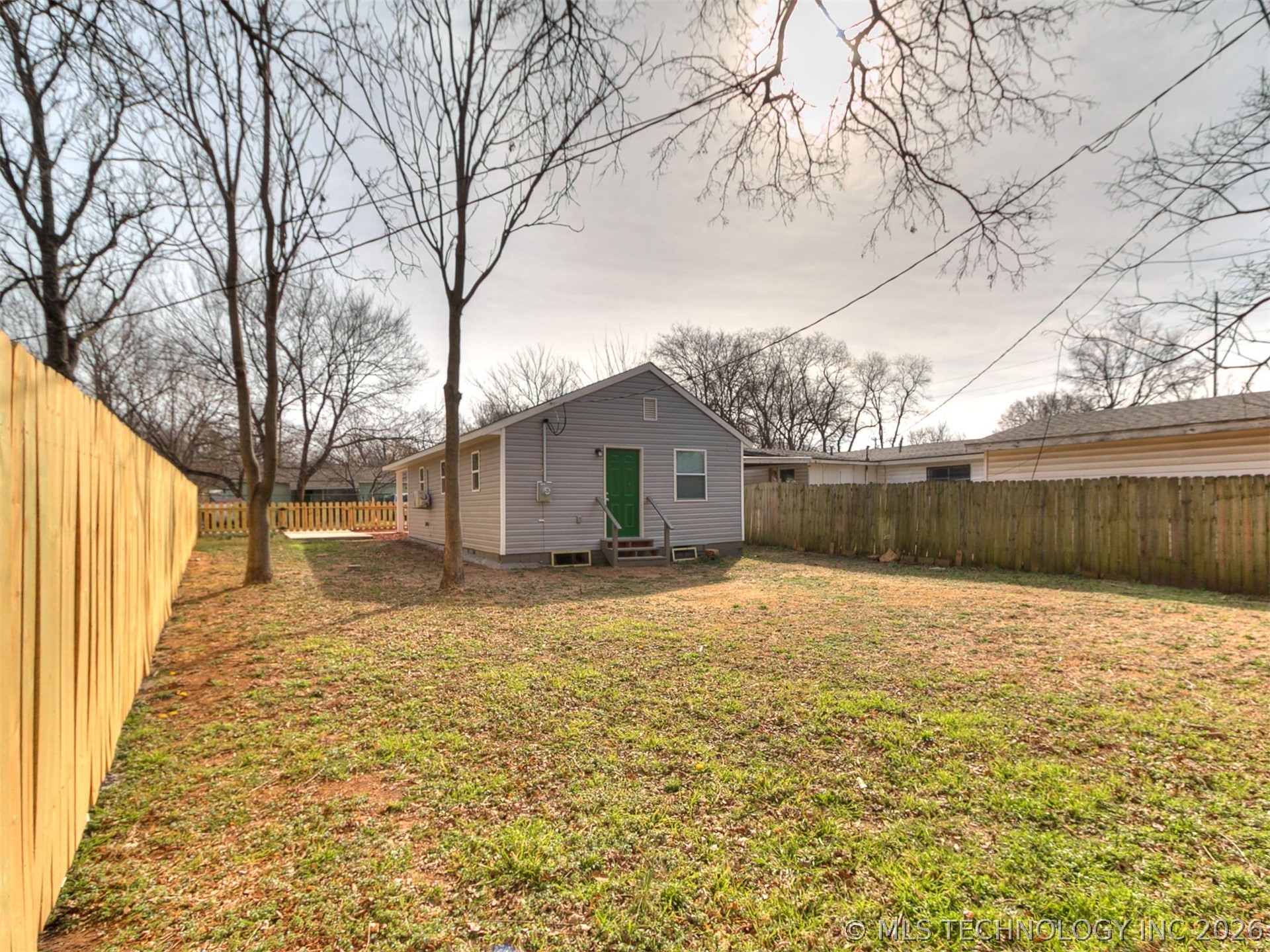 2320 N Atlanta Place Property Photo 3