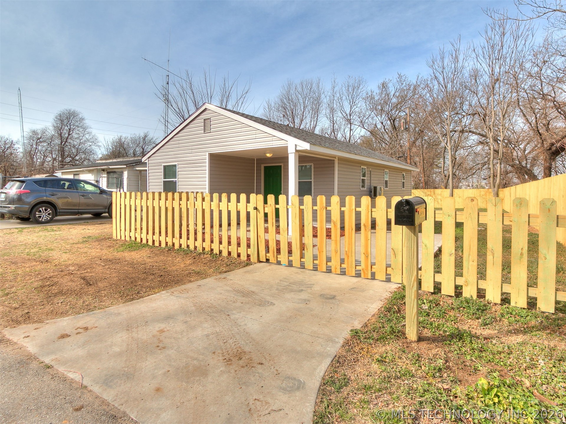 2320 N Atlanta Place Property Photo 6