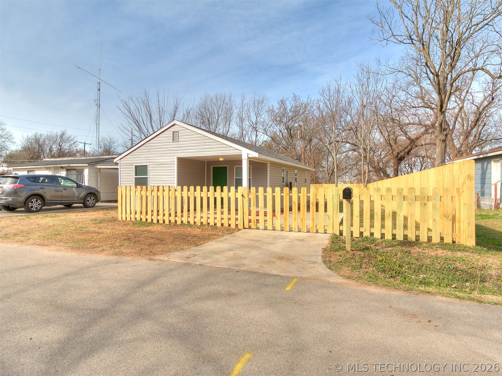 2320 N Atlanta Place Property Photo 7