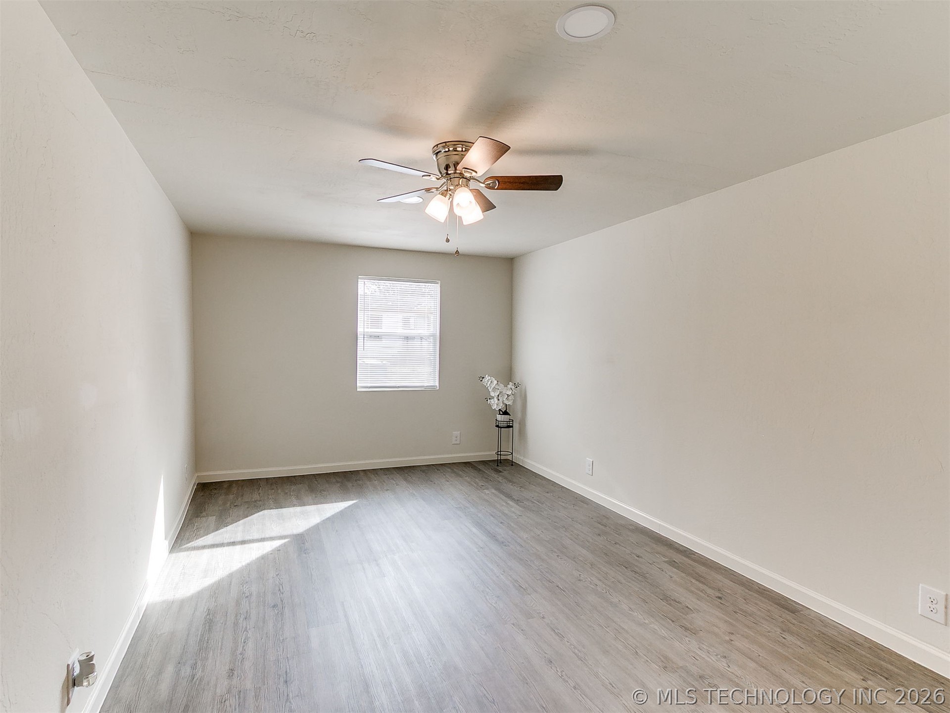 2320 N Atlanta Place Property Photo 13