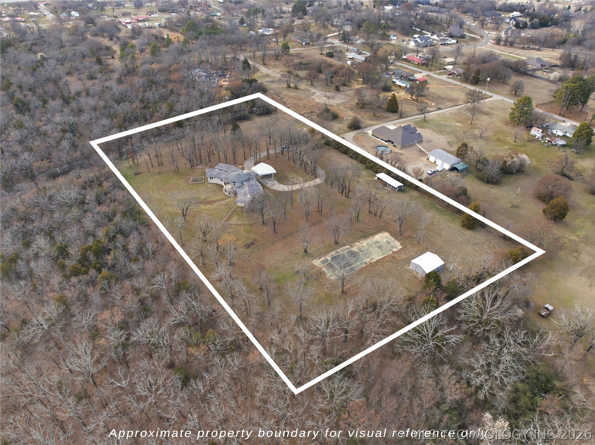 140 W Taylor Drive Property Photo 10