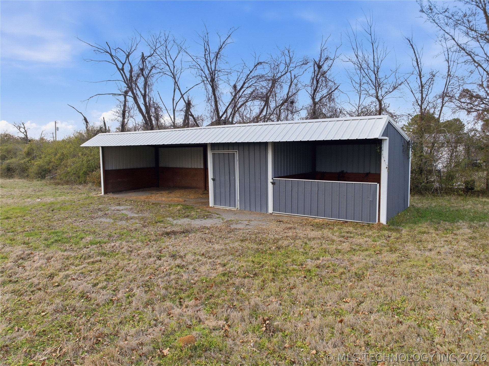 140 W Taylor Drive Property Photo 11