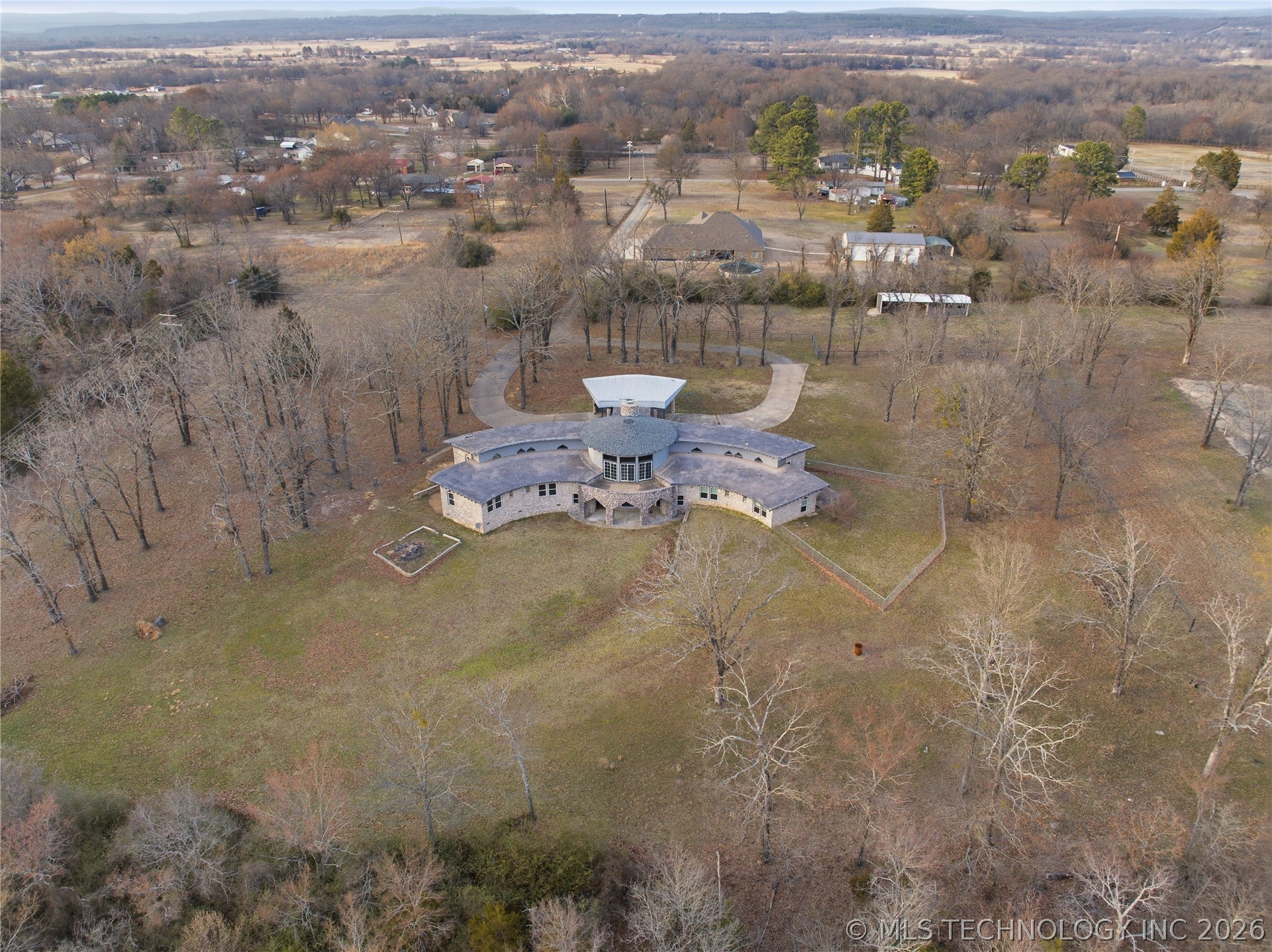 140 W Taylor Drive Property Photo 14