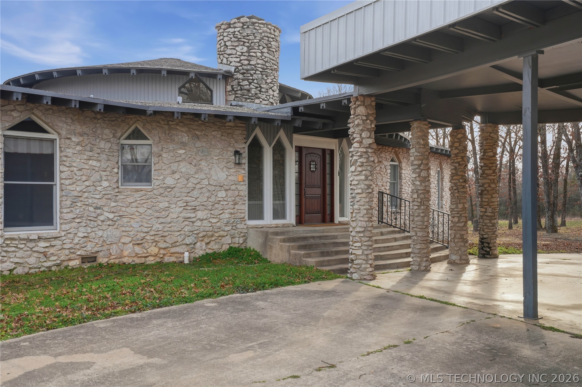 140 W Taylor Drive Property Photo 18