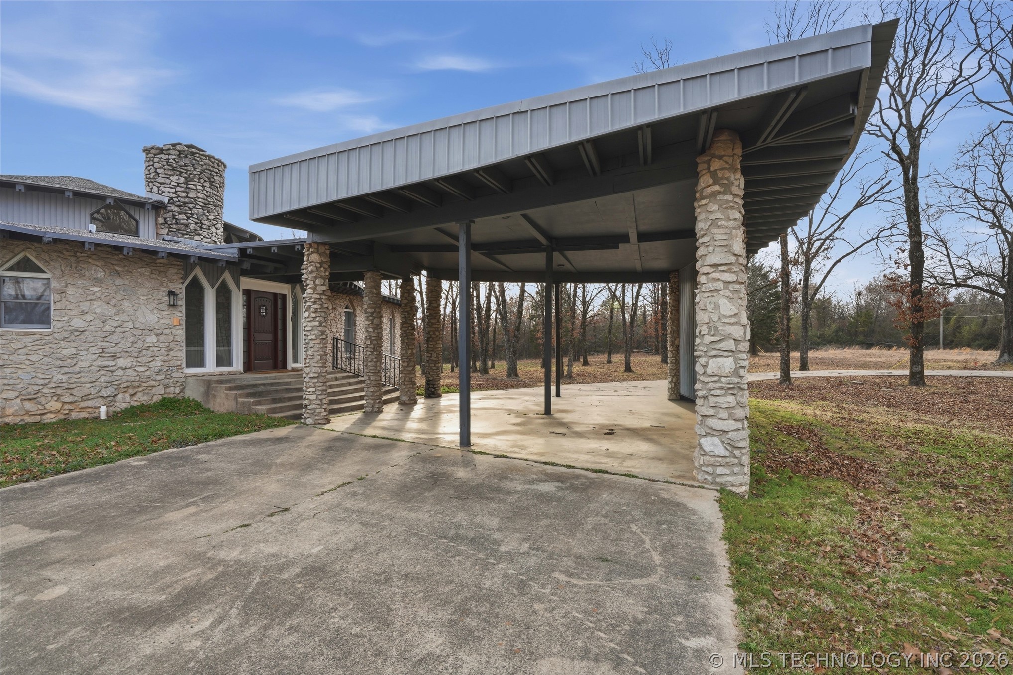 140 W Taylor Drive Property Photo 19