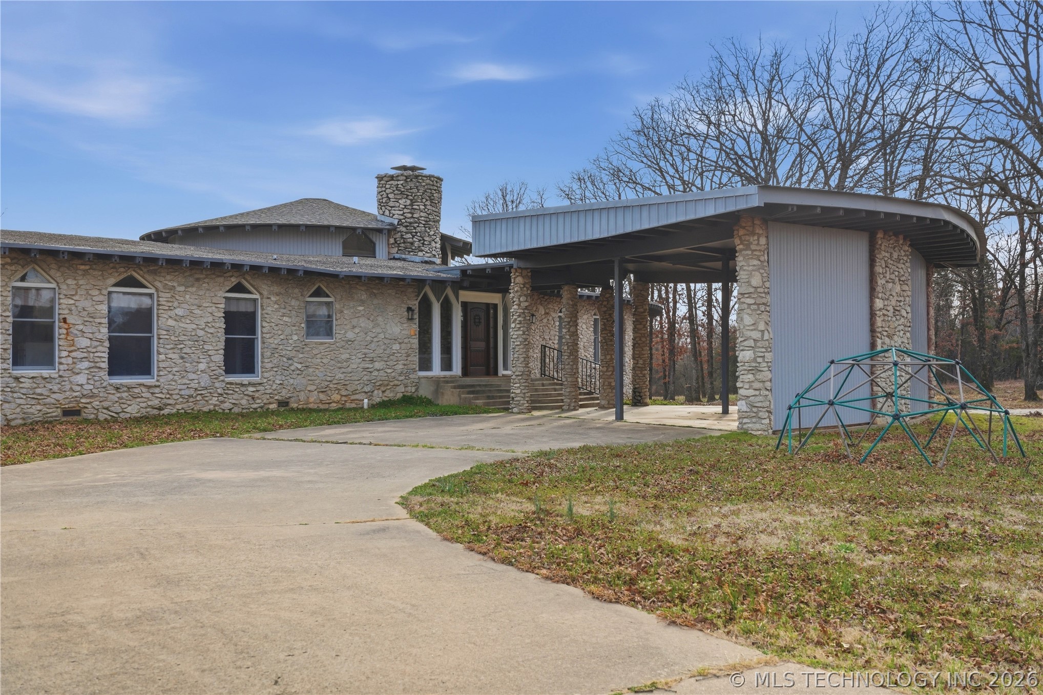 140 W Taylor Drive Property Photo 22