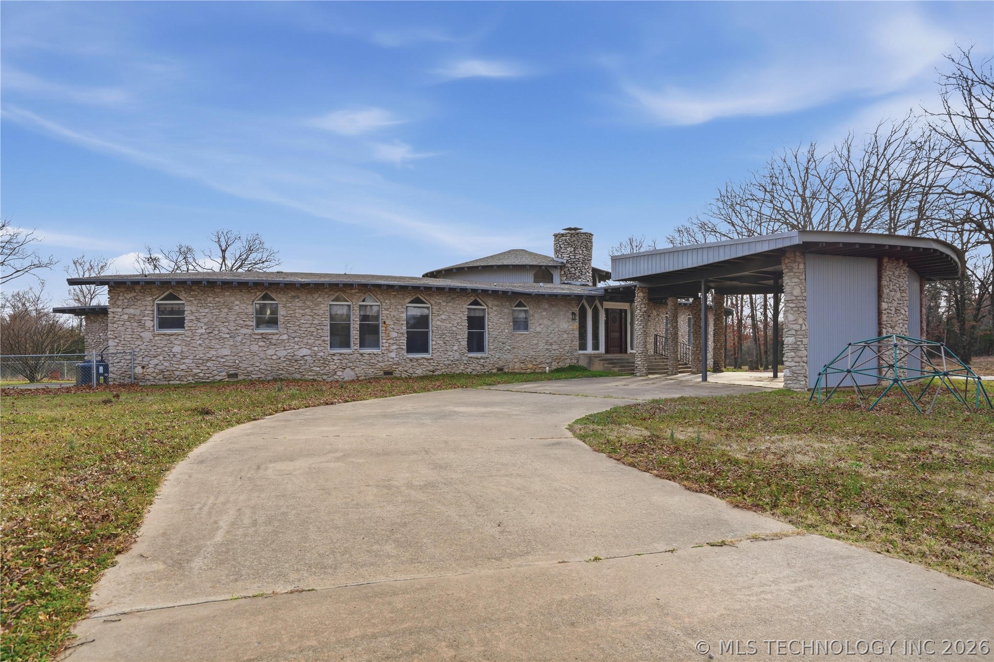 140 W Taylor Drive Property Photo 23