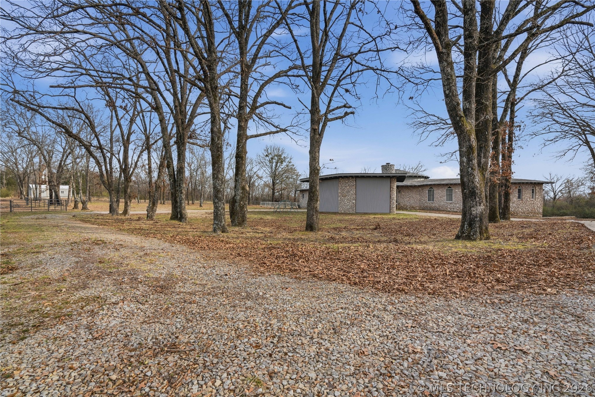 140 W Taylor Drive Property Photo 24
