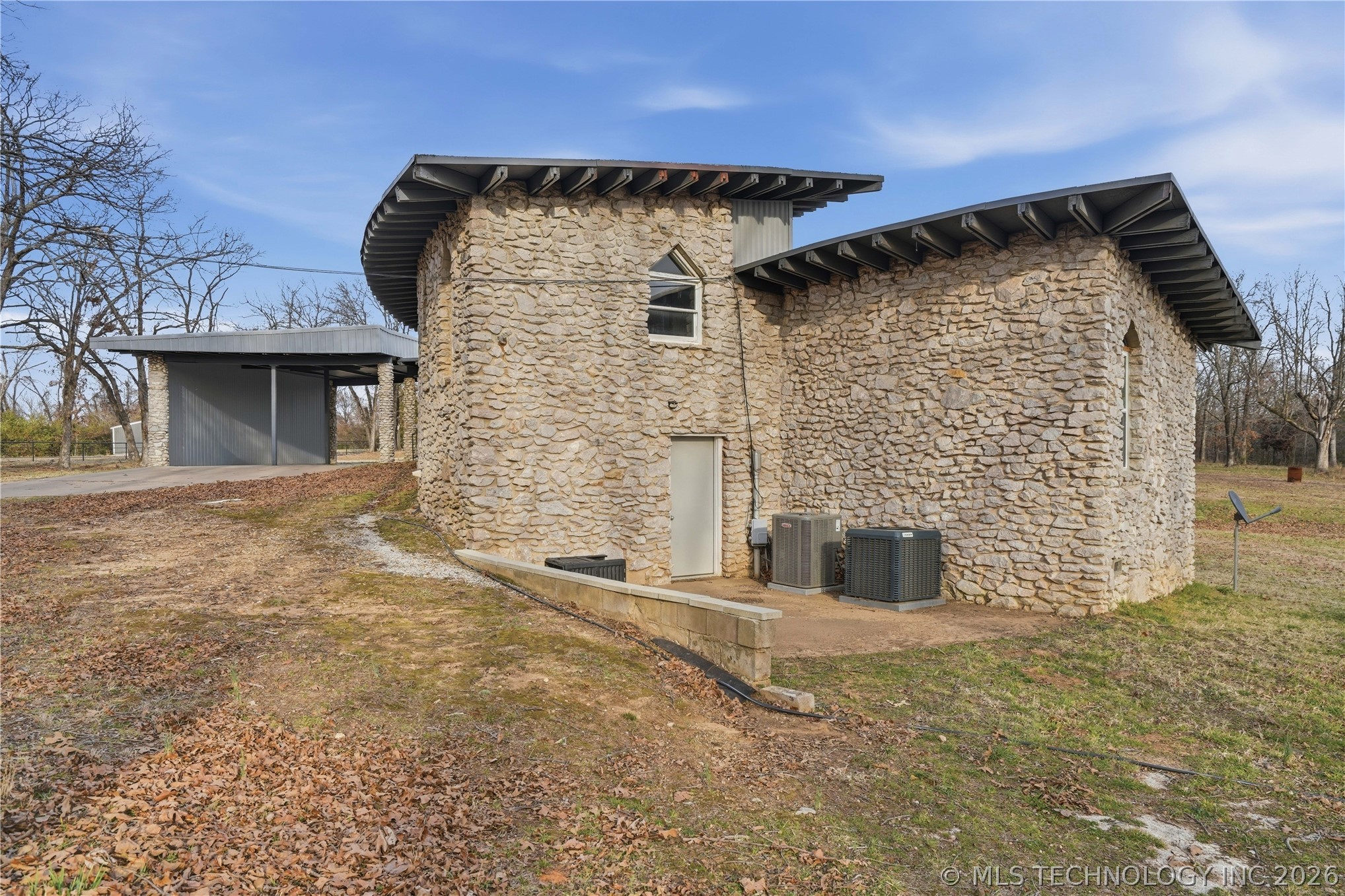 140 W Taylor Drive Property Photo 27