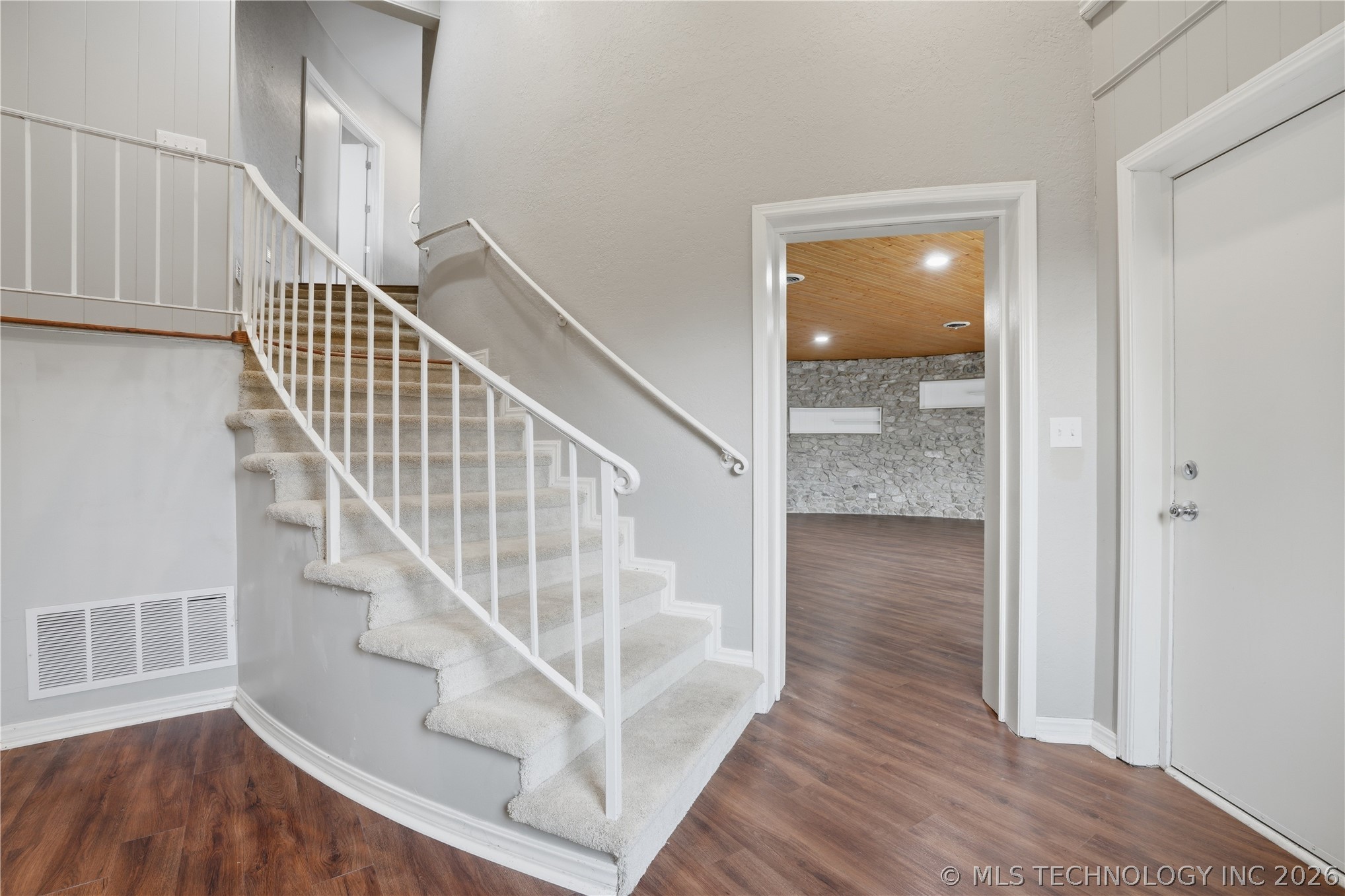 140 W Taylor Drive Property Photo 63