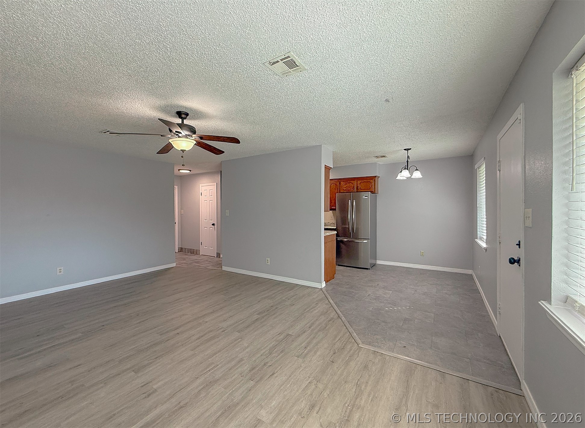 2217 E Meandering Way Property Photo 9