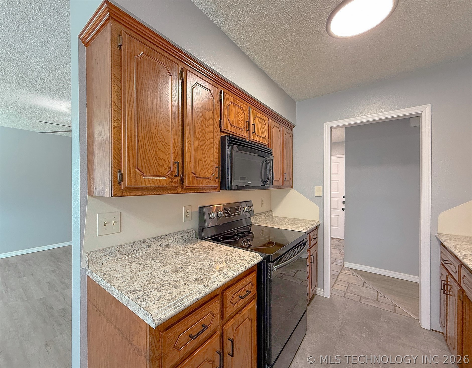 2217 E Meandering Way Property Photo 13
