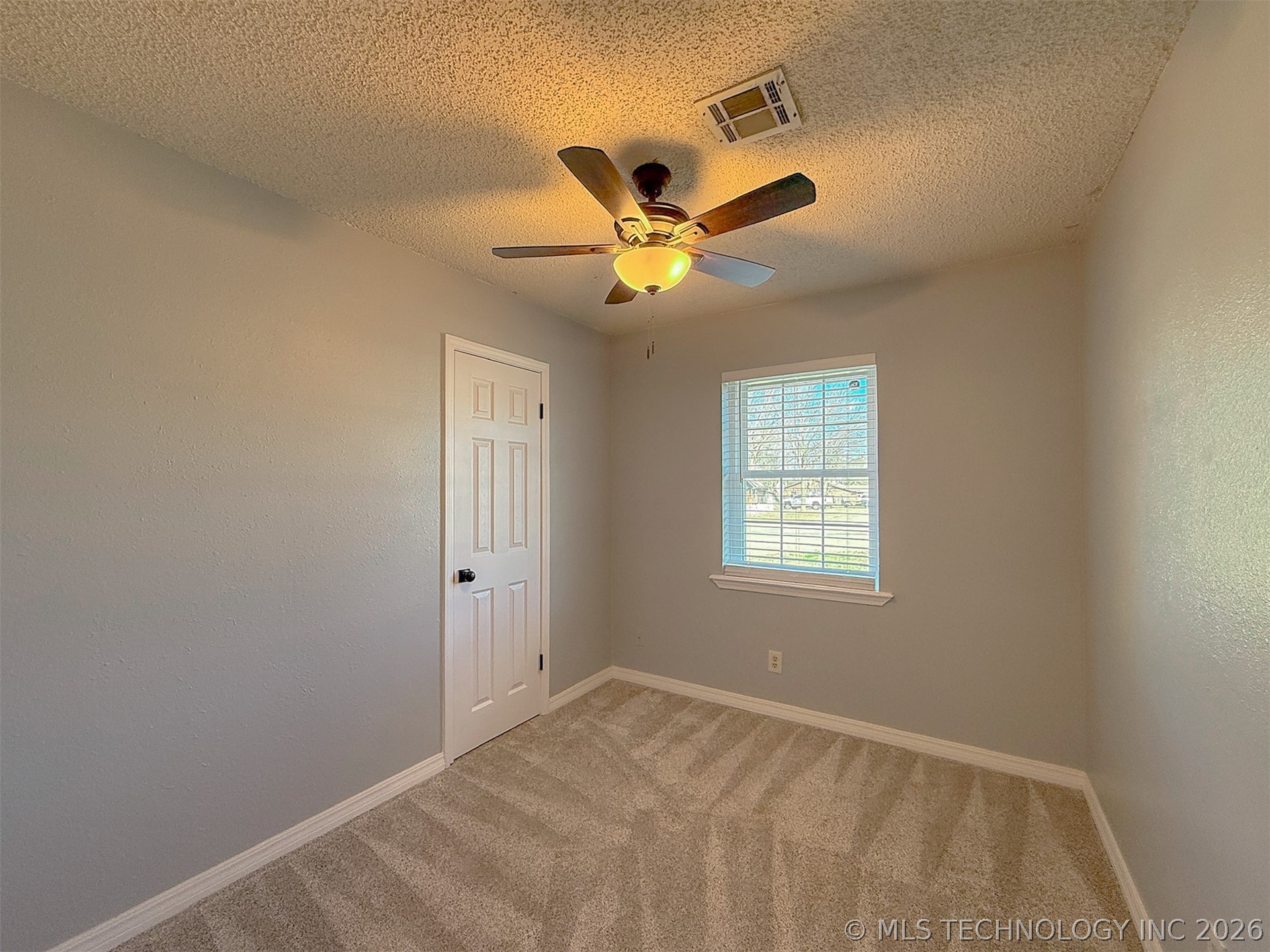 2217 E Meandering Way Property Photo 15