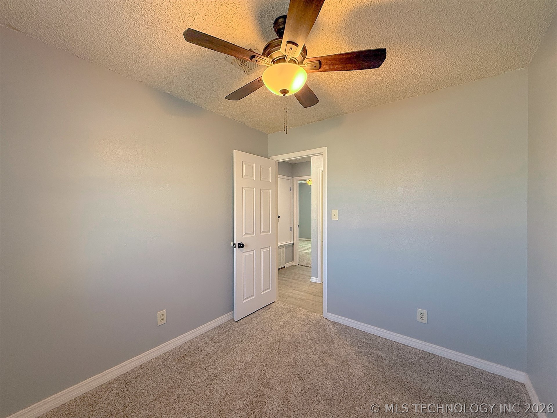2217 E Meandering Way Property Photo 16