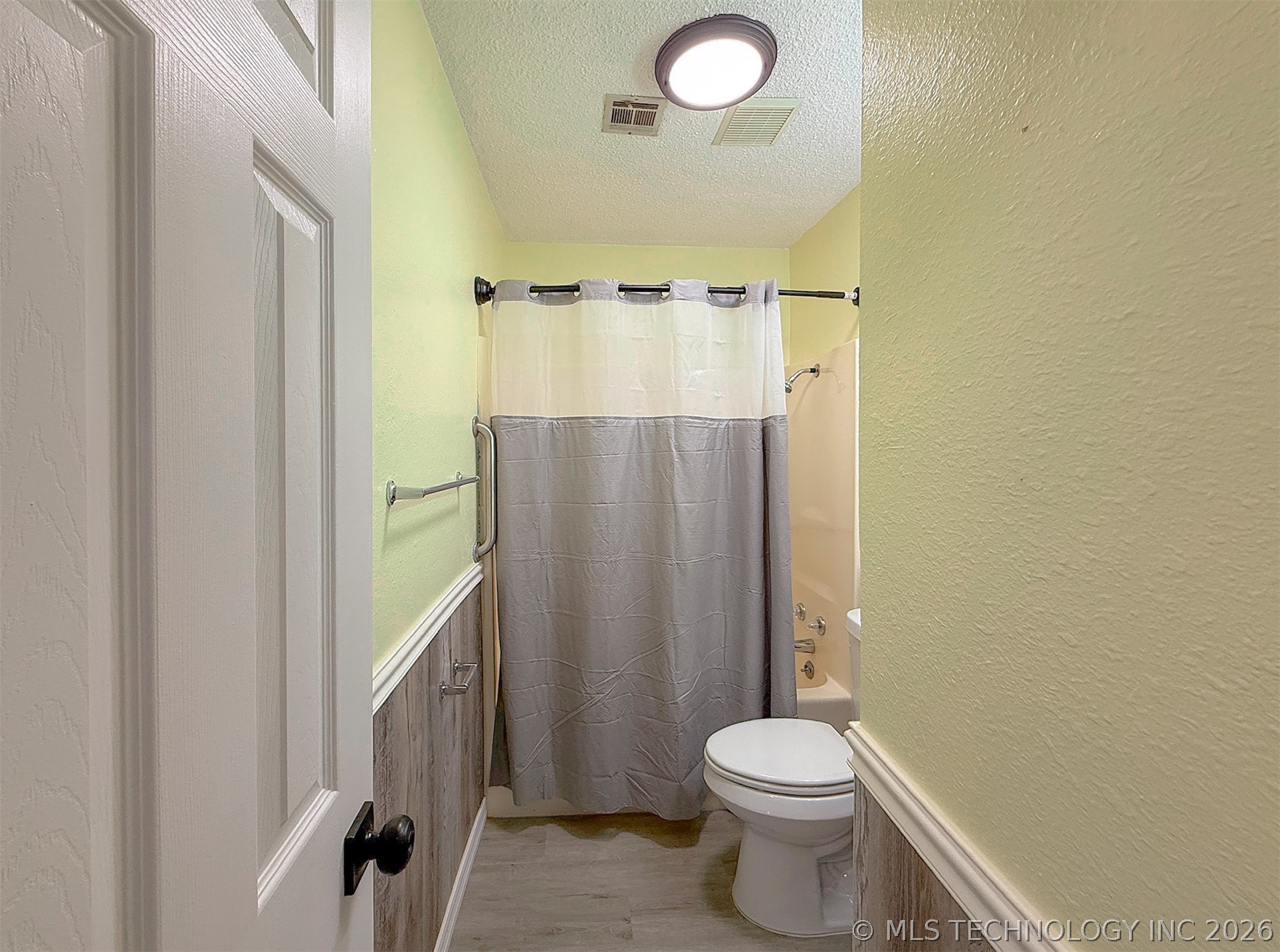 2217 E Meandering Way Property Photo 17