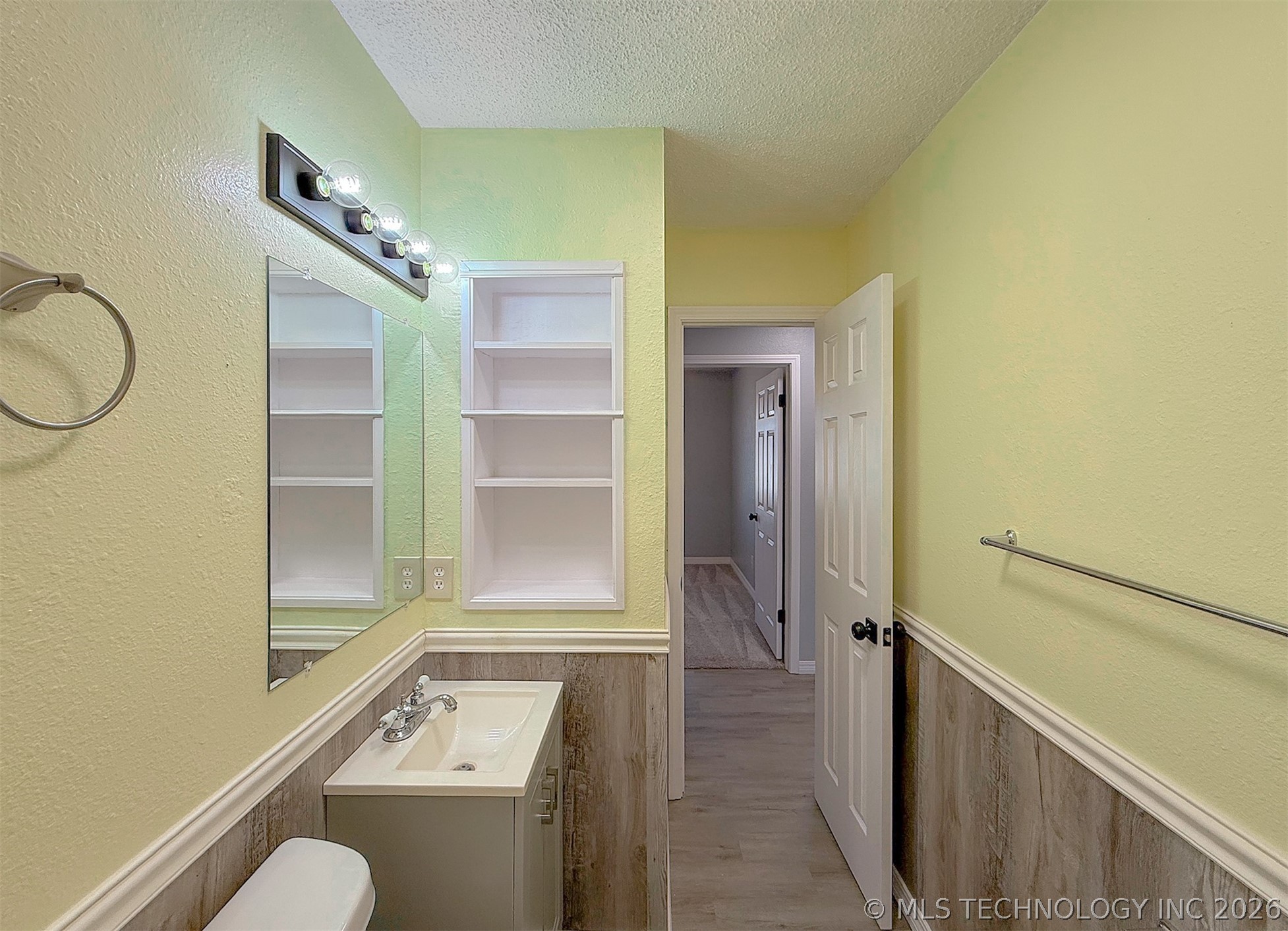 2217 E Meandering Way Property Photo 19