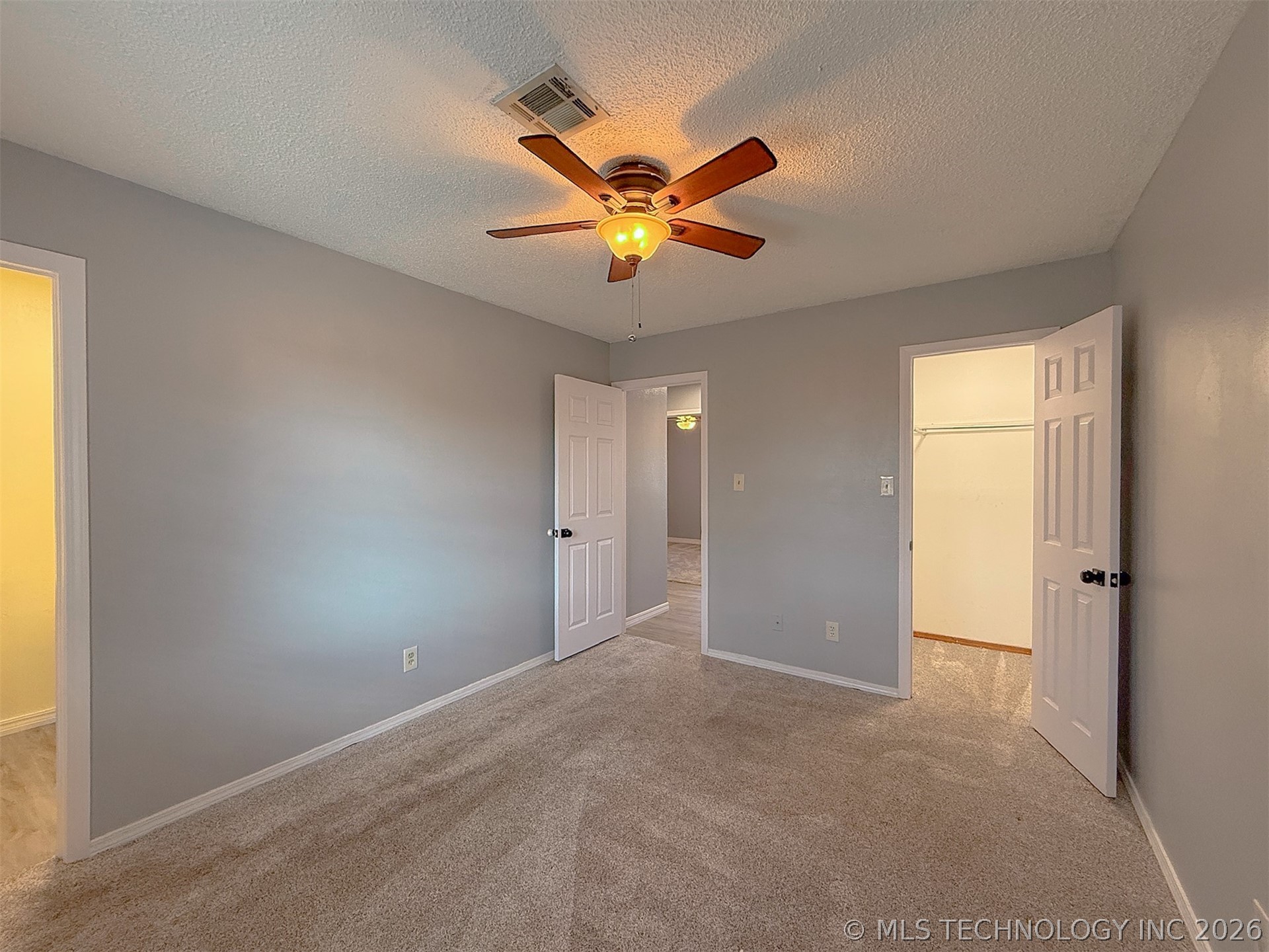 2217 E Meandering Way Property Photo 23